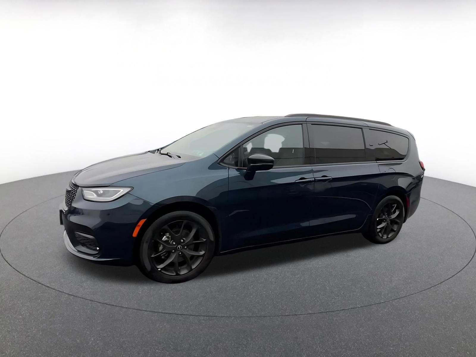 Thumbnail: 2025 Chrysler Pacifica - 8