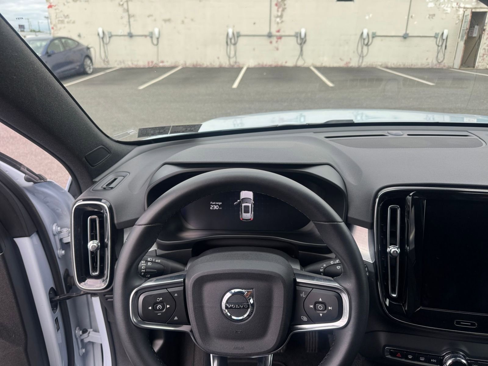 Thumbnail: 2024 Volvo XC40 - 34