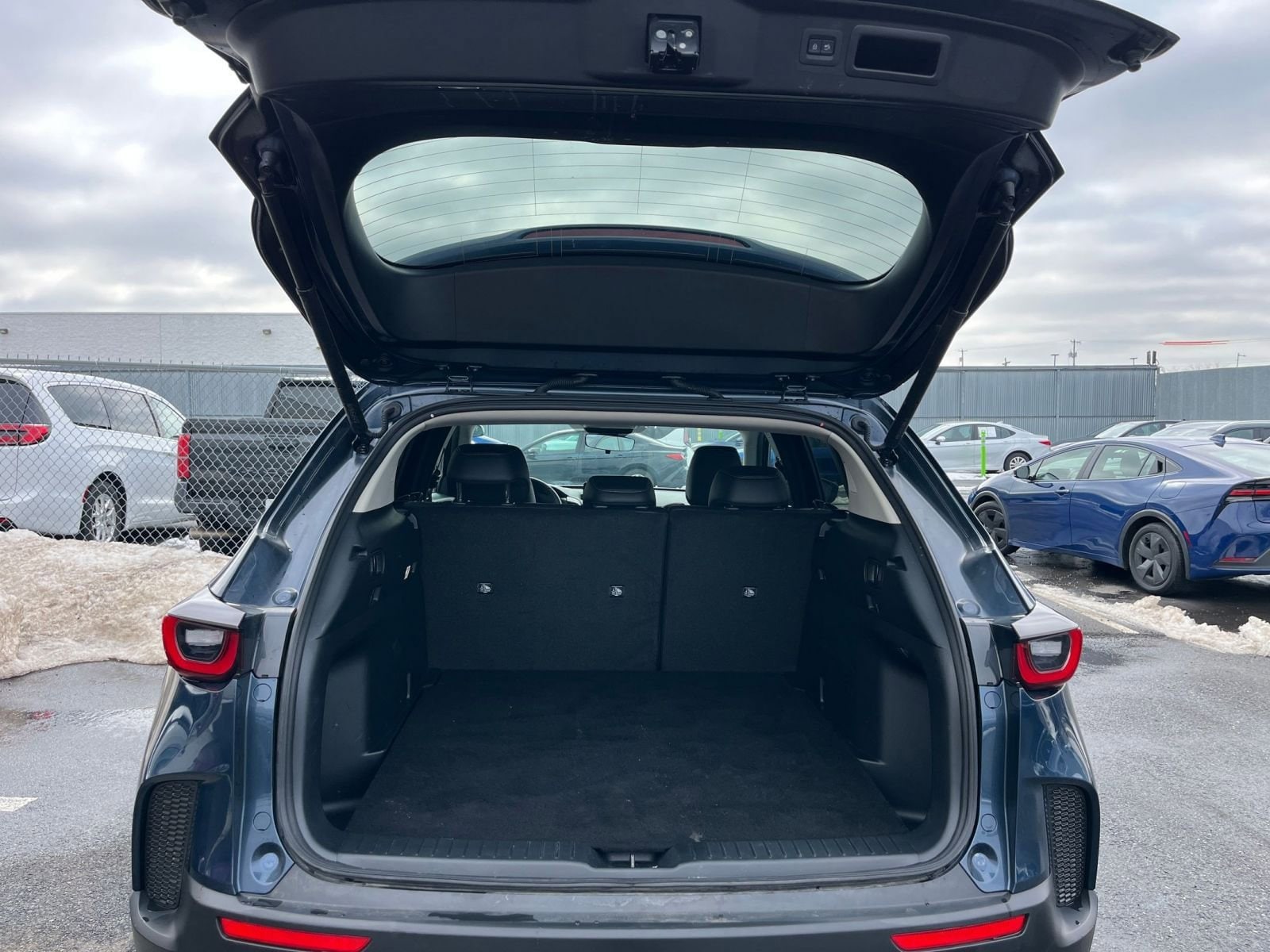 Thumbnail: 2025 Mazda CX-50 - 33