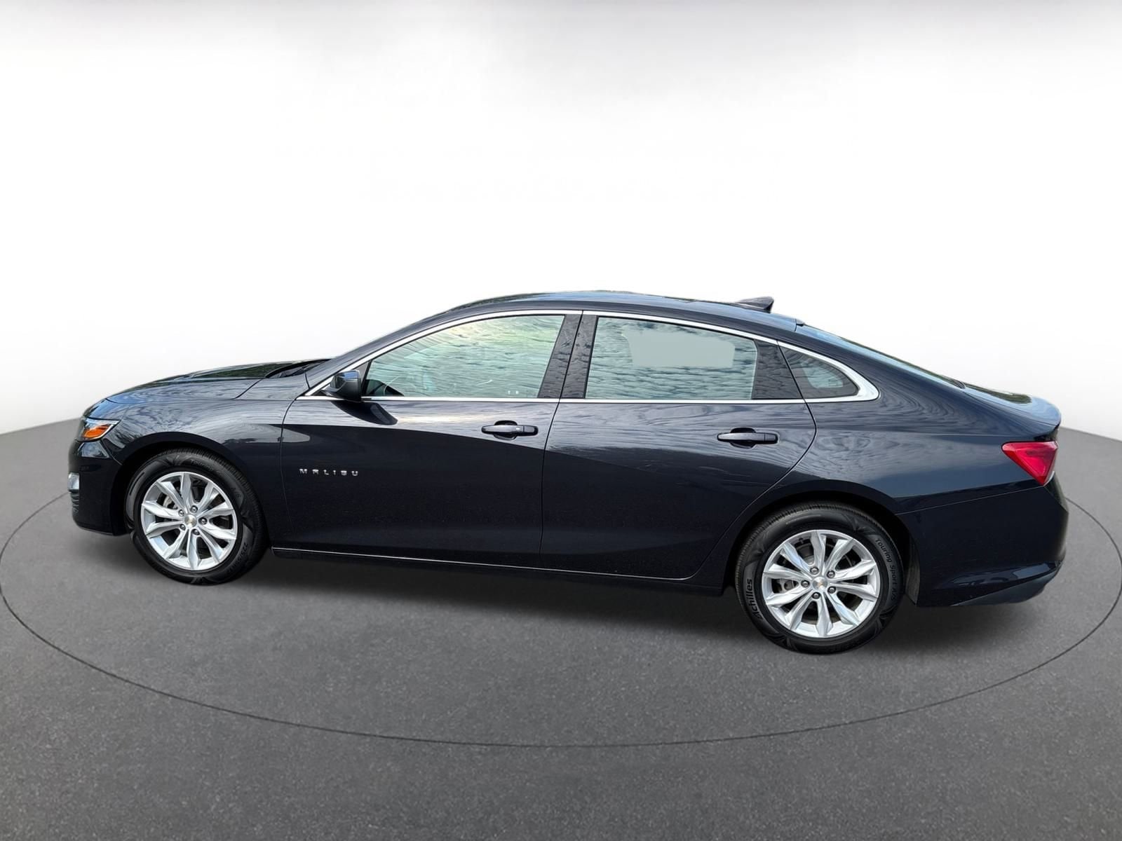 Thumbnail: 2023 Chevrolet Malibu - 4
