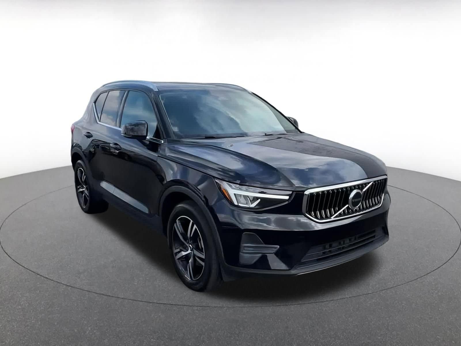 Thumbnail: 2024 Volvo XC40 - 3
