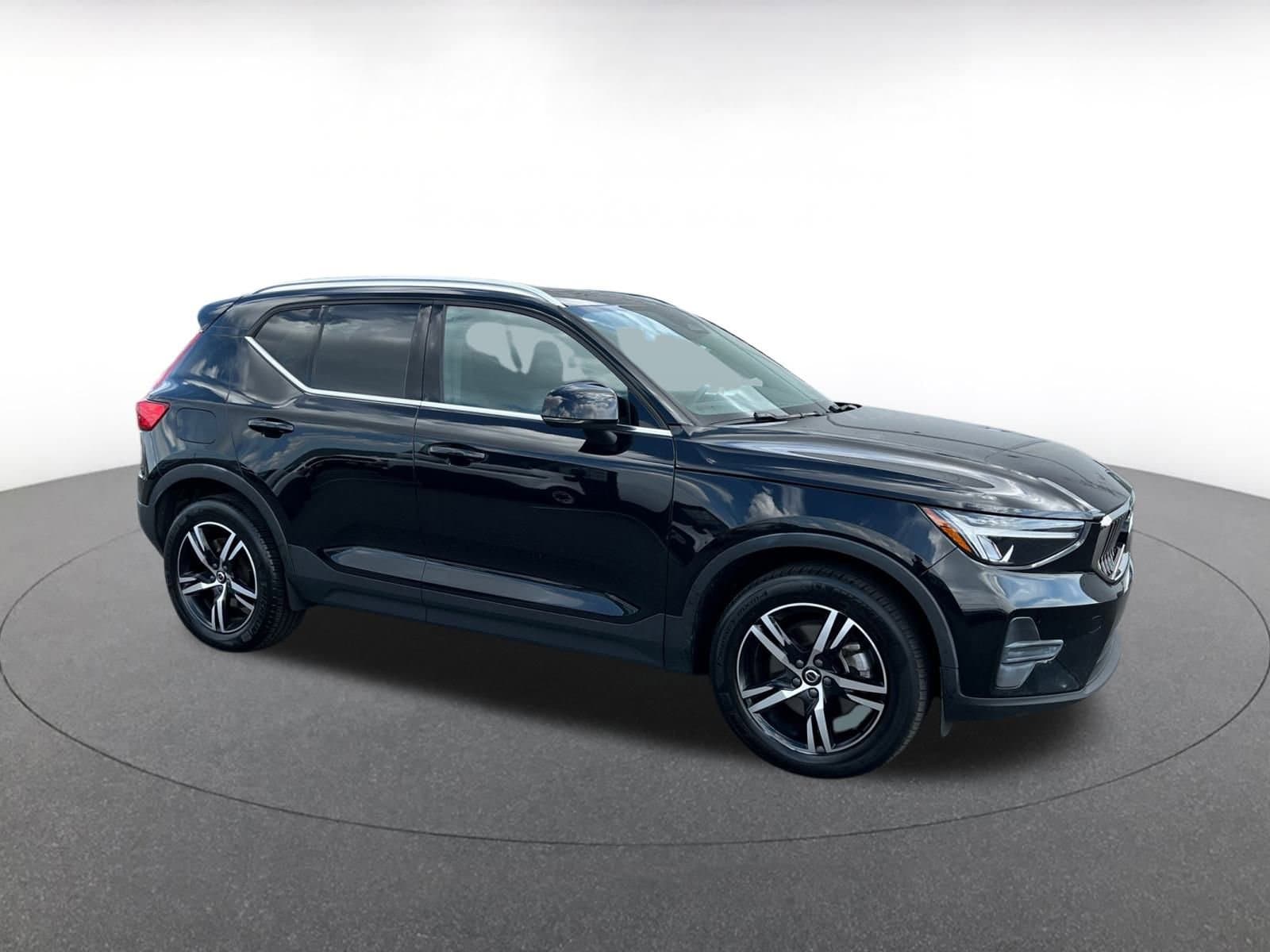 Thumbnail: 2024 Volvo XC40 - 1