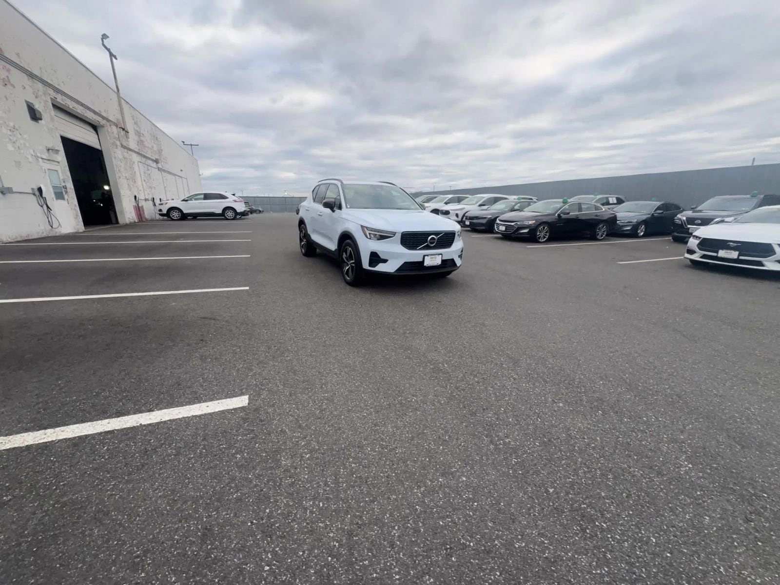 Thumbnail: 2024 Volvo XC40 - 7