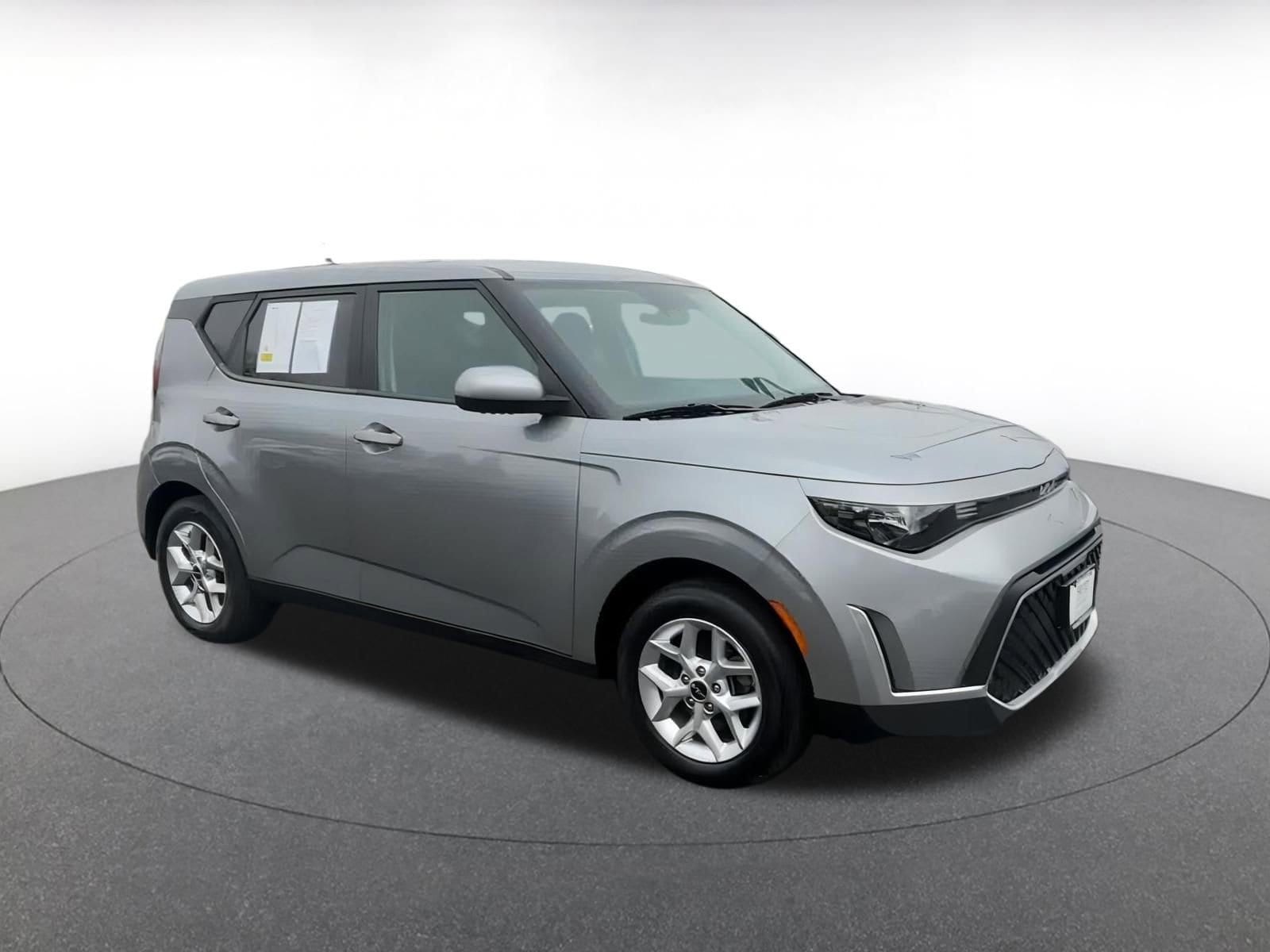 2023 Kia Soul LX 2