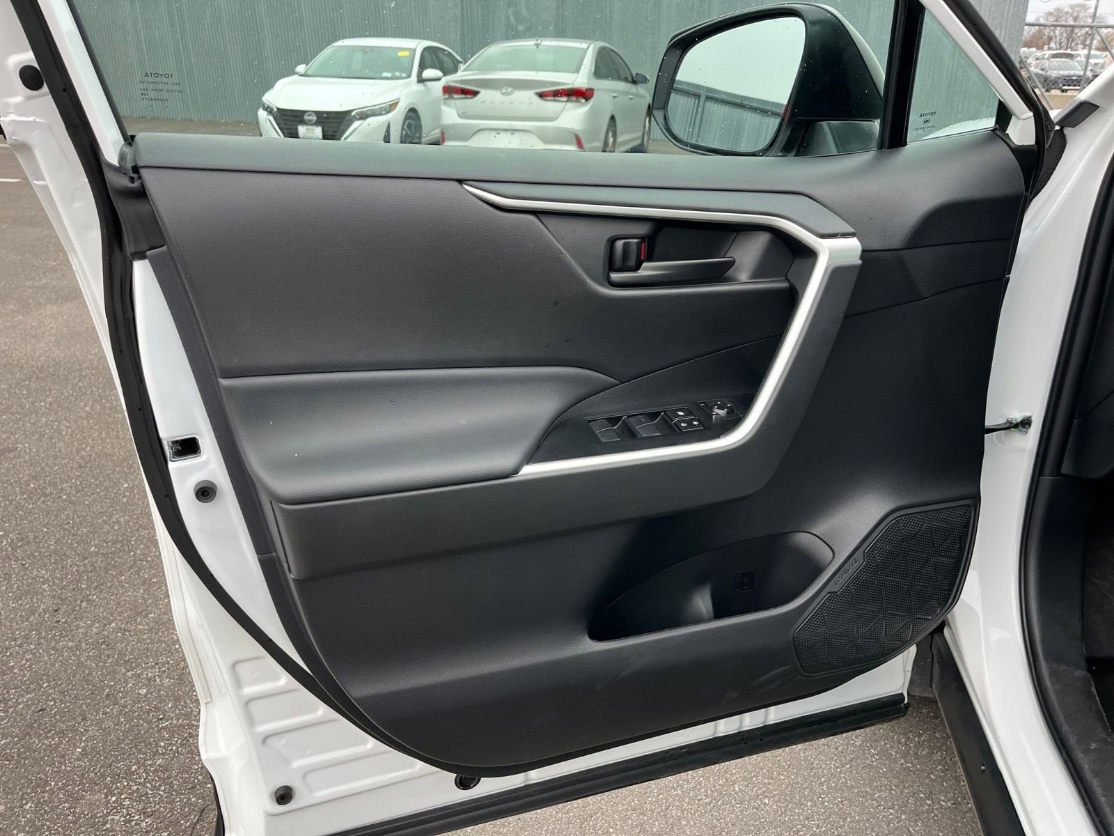 Thumbnail: 2025 Toyota RAV4 - 20