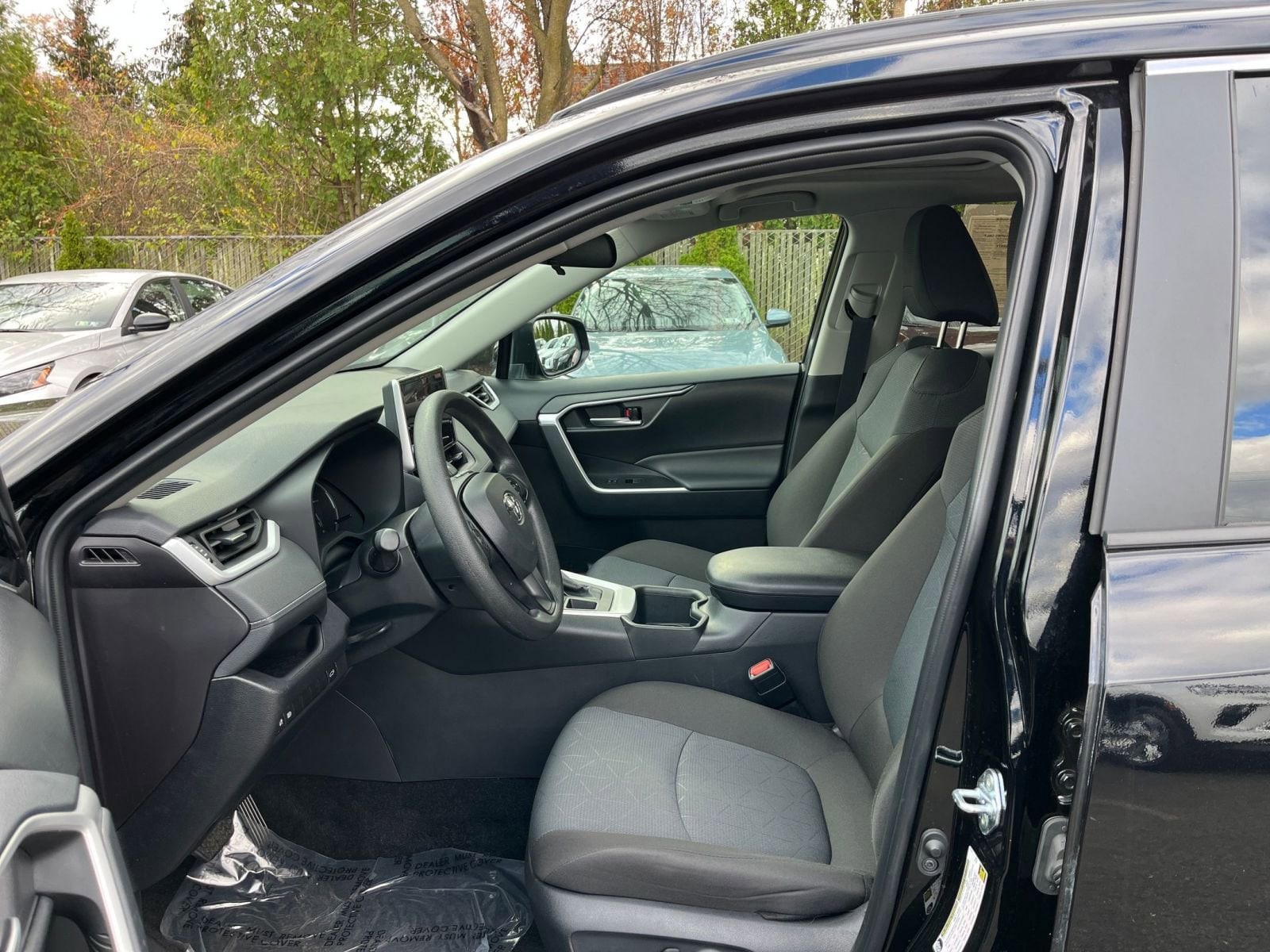 Thumbnail: 2025 Toyota RAV4 - 27