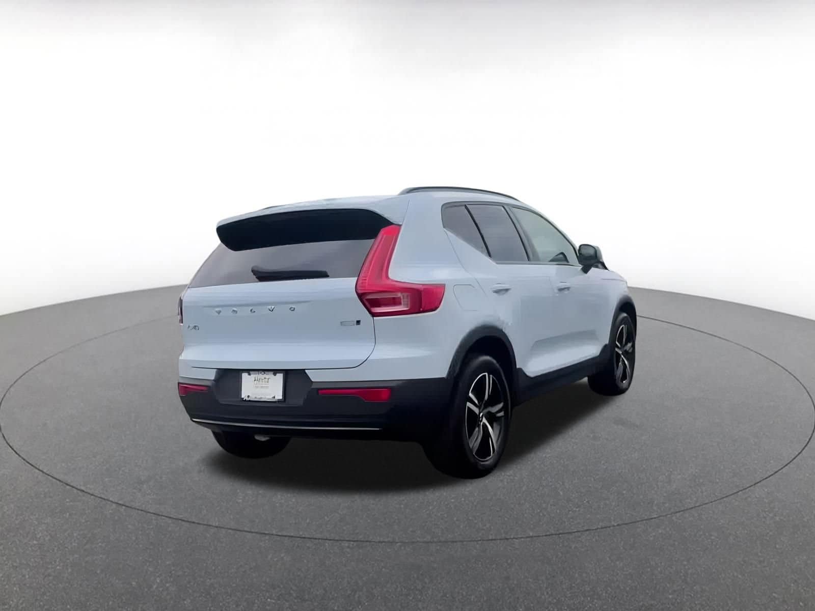 Thumbnail: 2024 Volvo XC40 - 2