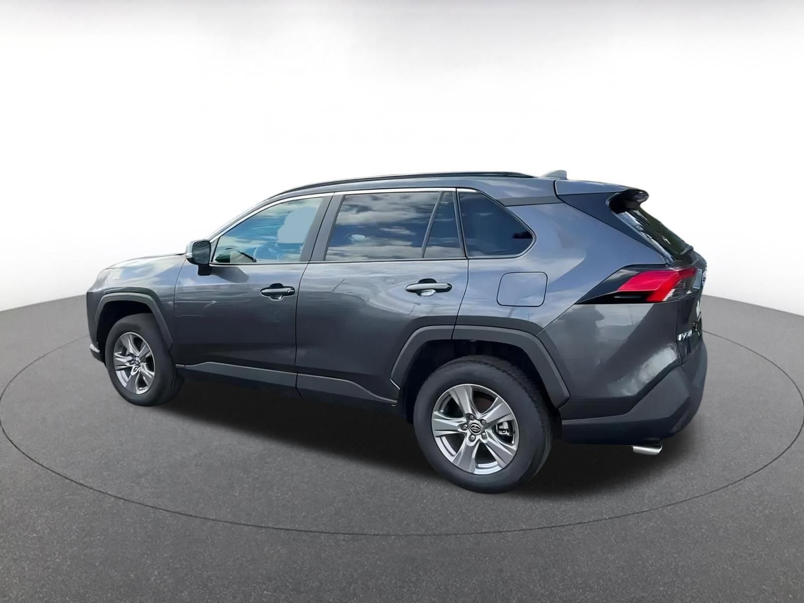 2024 Toyota RAV4 XLE 10