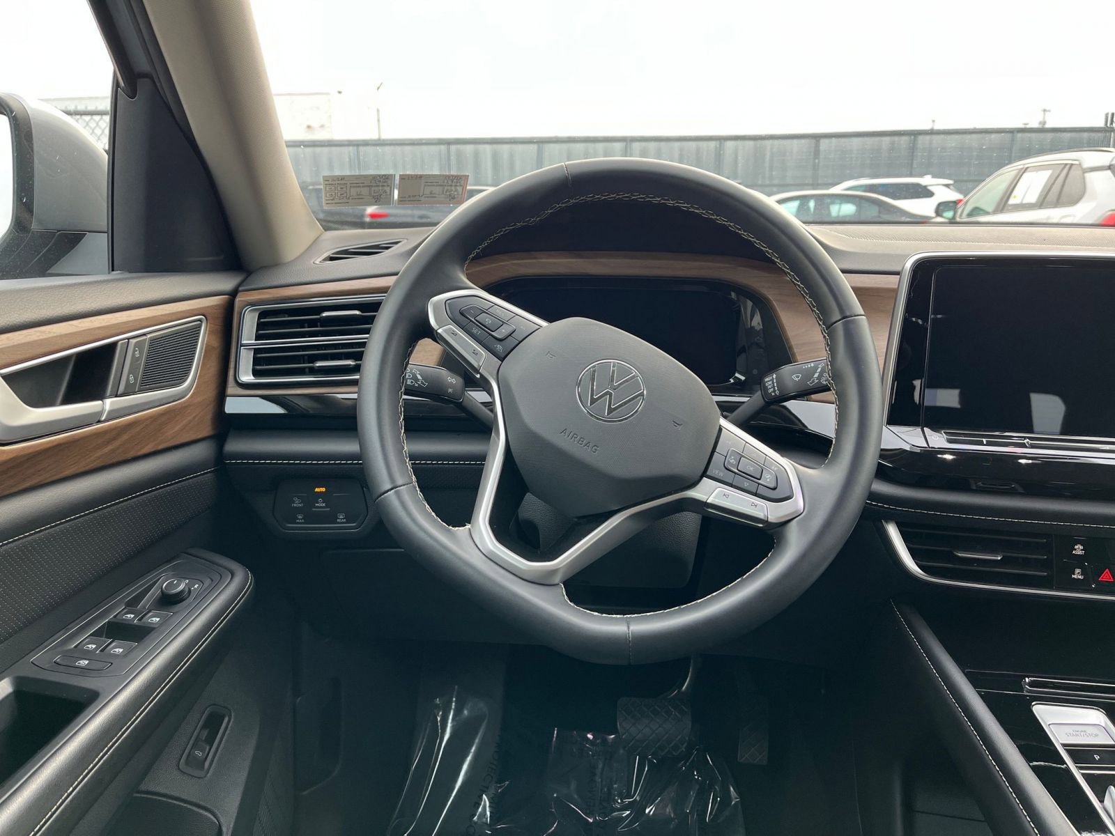 Thumbnail: 2025 Volkswagen Atlas - 28