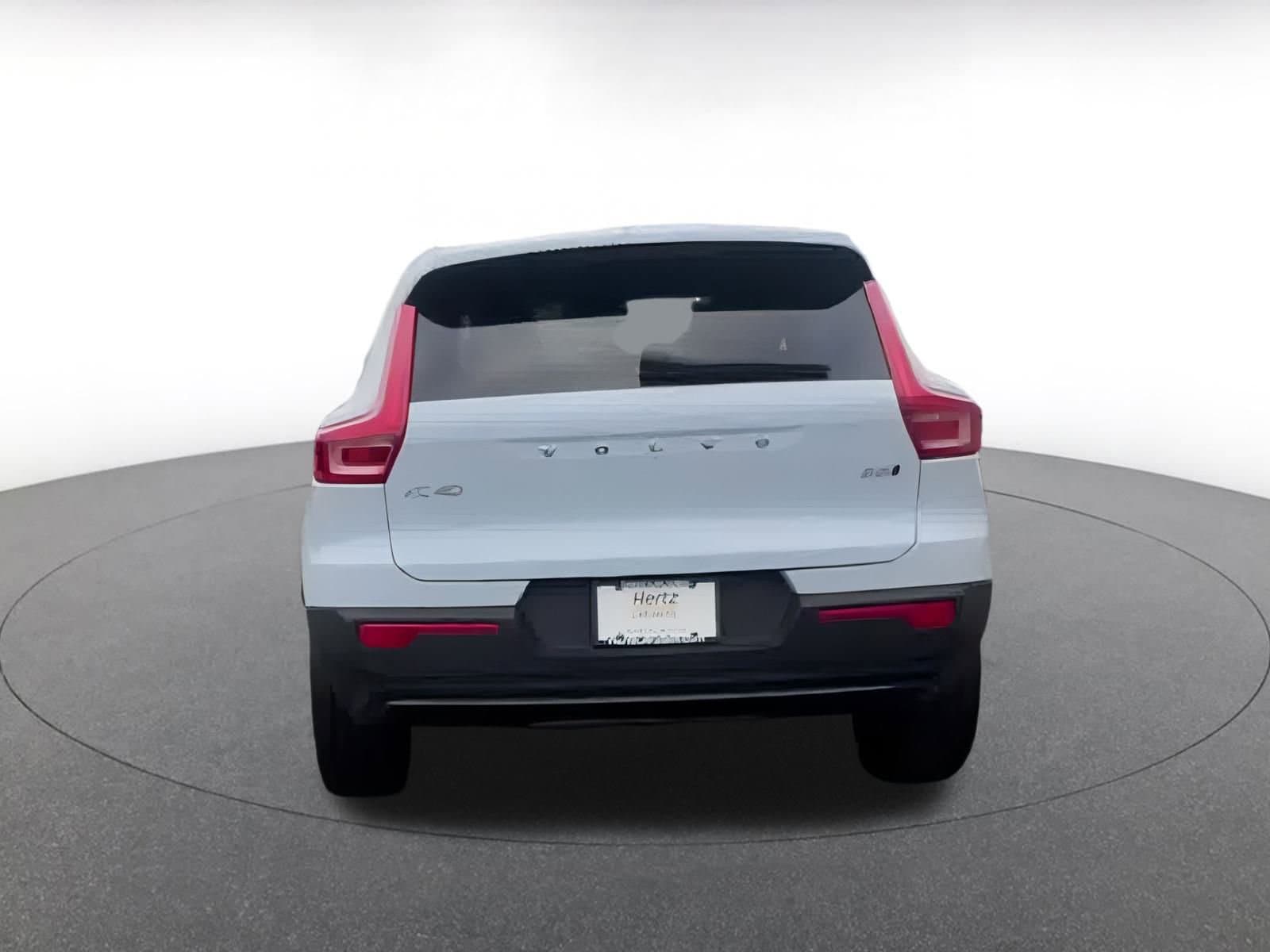 Thumbnail: 2024 Volvo XC40 - 16