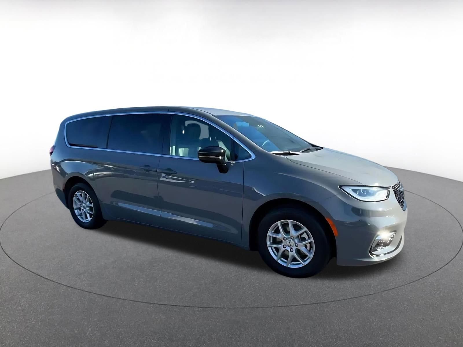 Thumbnail: 2025 Chrysler Pacifica - 2
