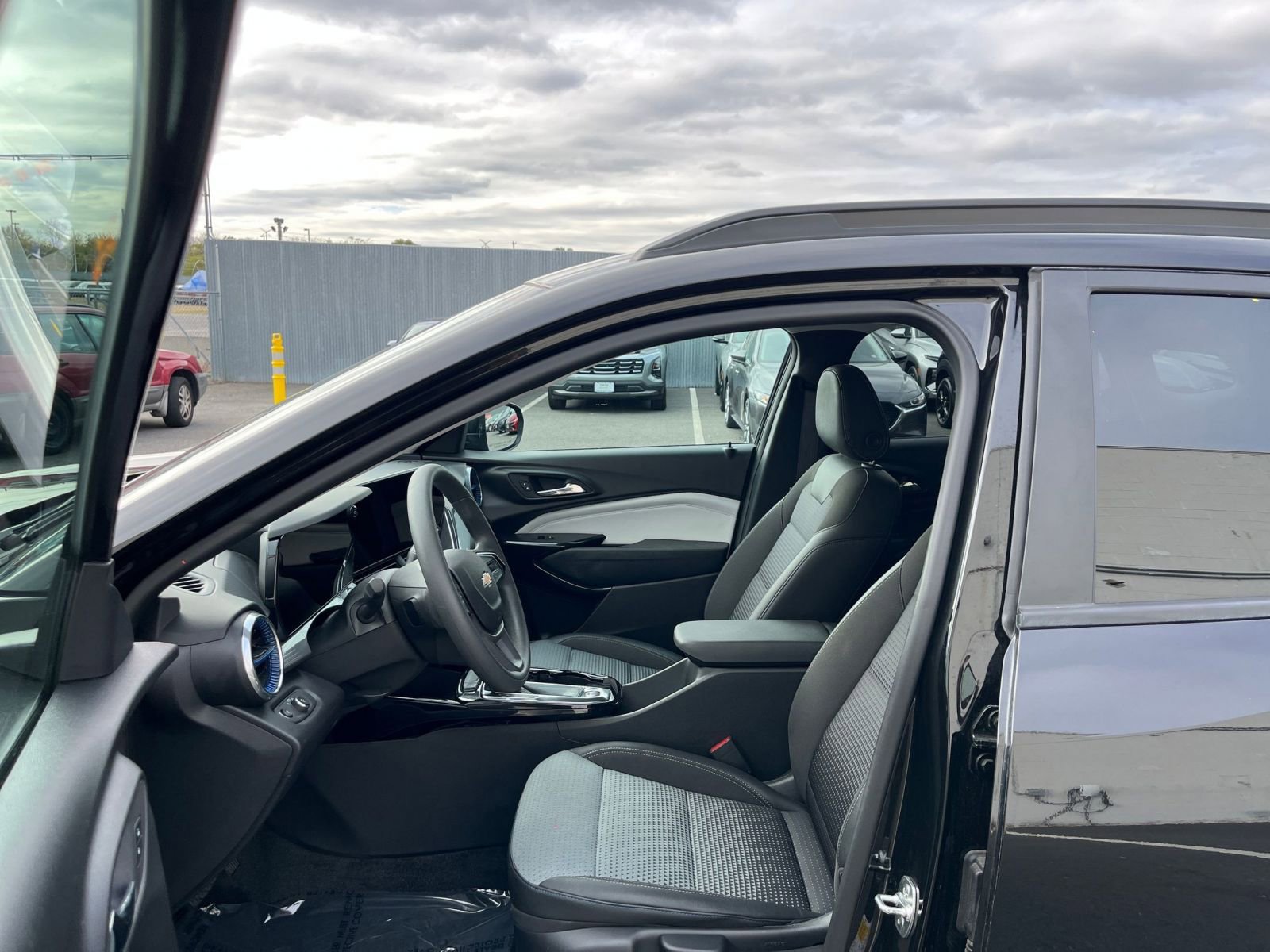 Thumbnail: 2025 Chevrolet Trax - 25