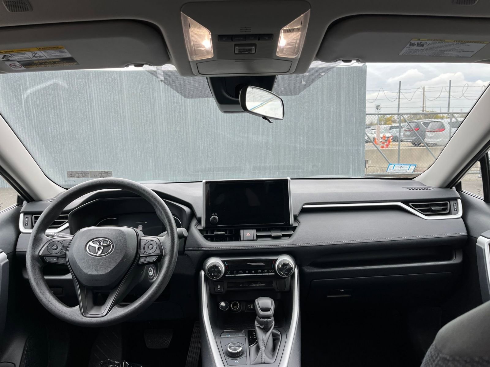 Thumbnail: 2025 Toyota RAV4 - 32