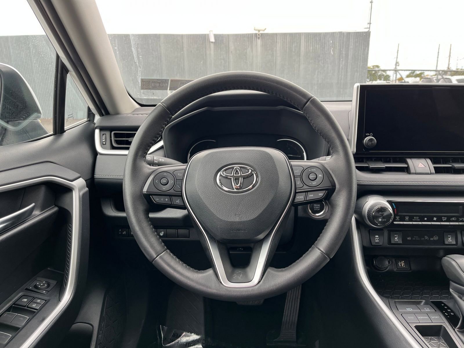 Thumbnail: 2025 Toyota RAV4 - 27
