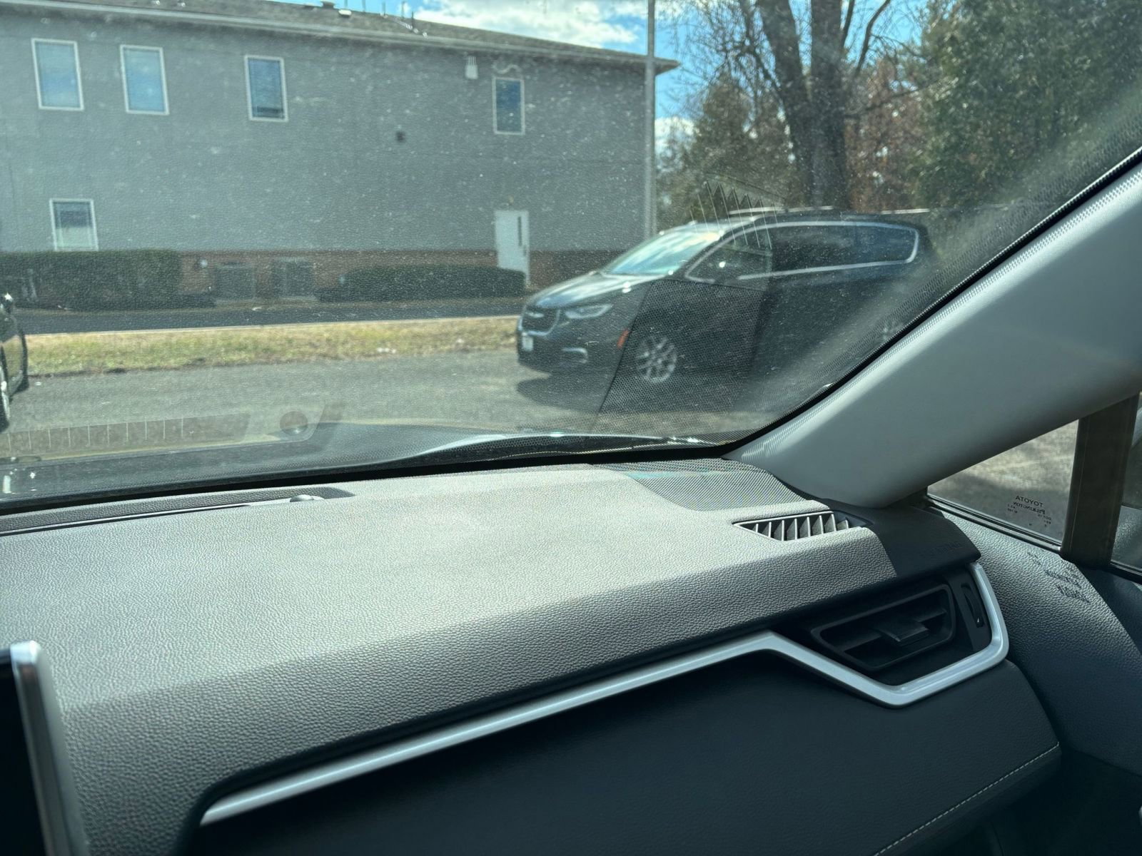 2024 Toyota RAV4 XLE 35