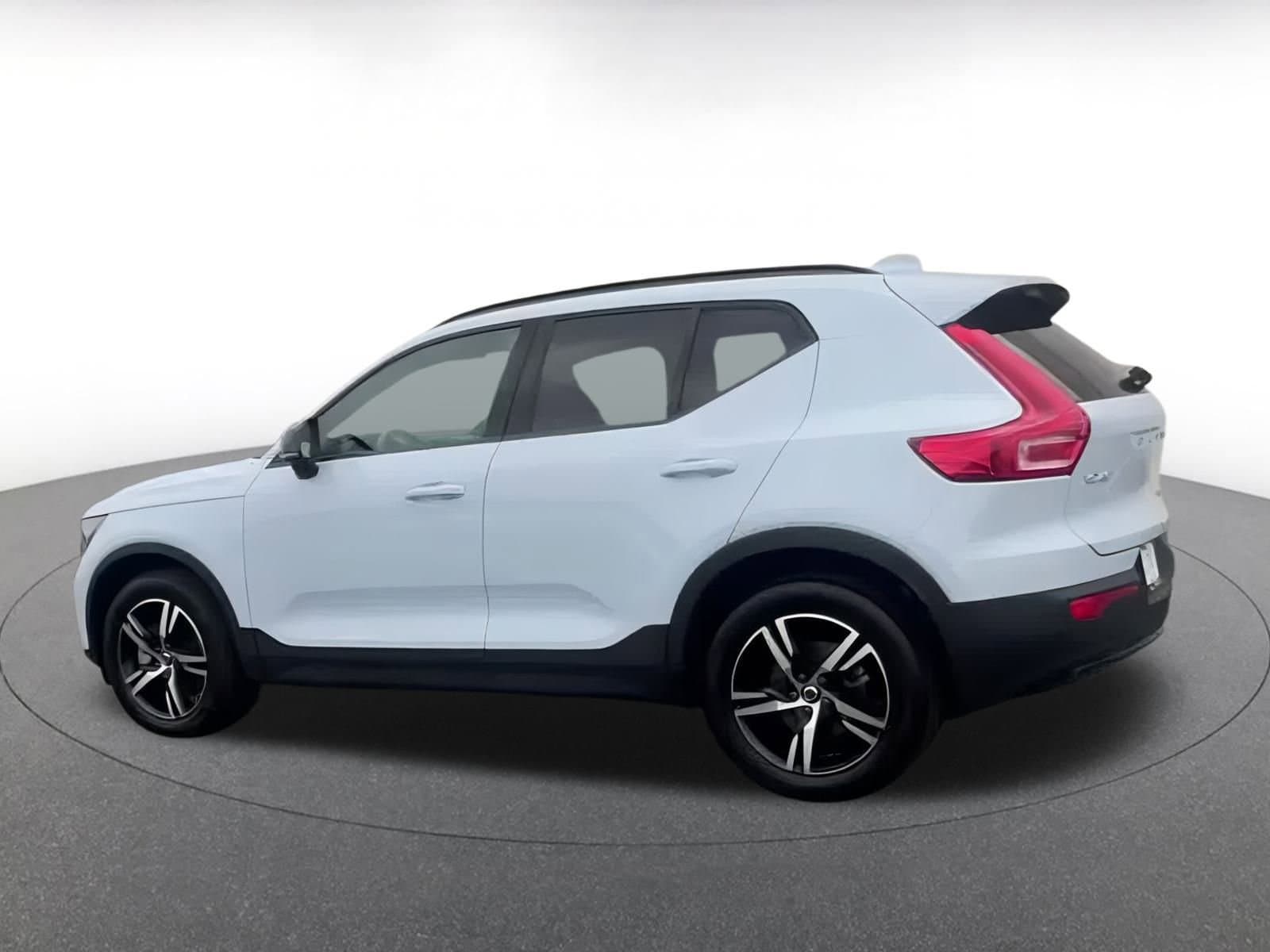 Thumbnail: 2024 Volvo XC40 - 13