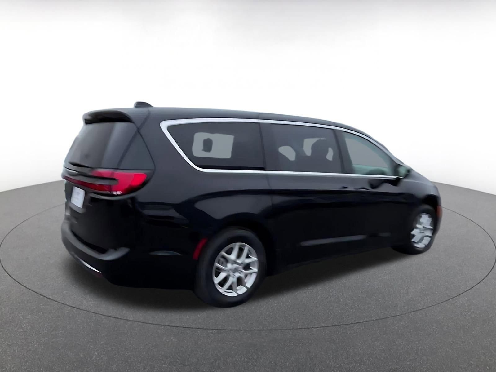 Thumbnail: 2024 Chrysler Pacifica - 15