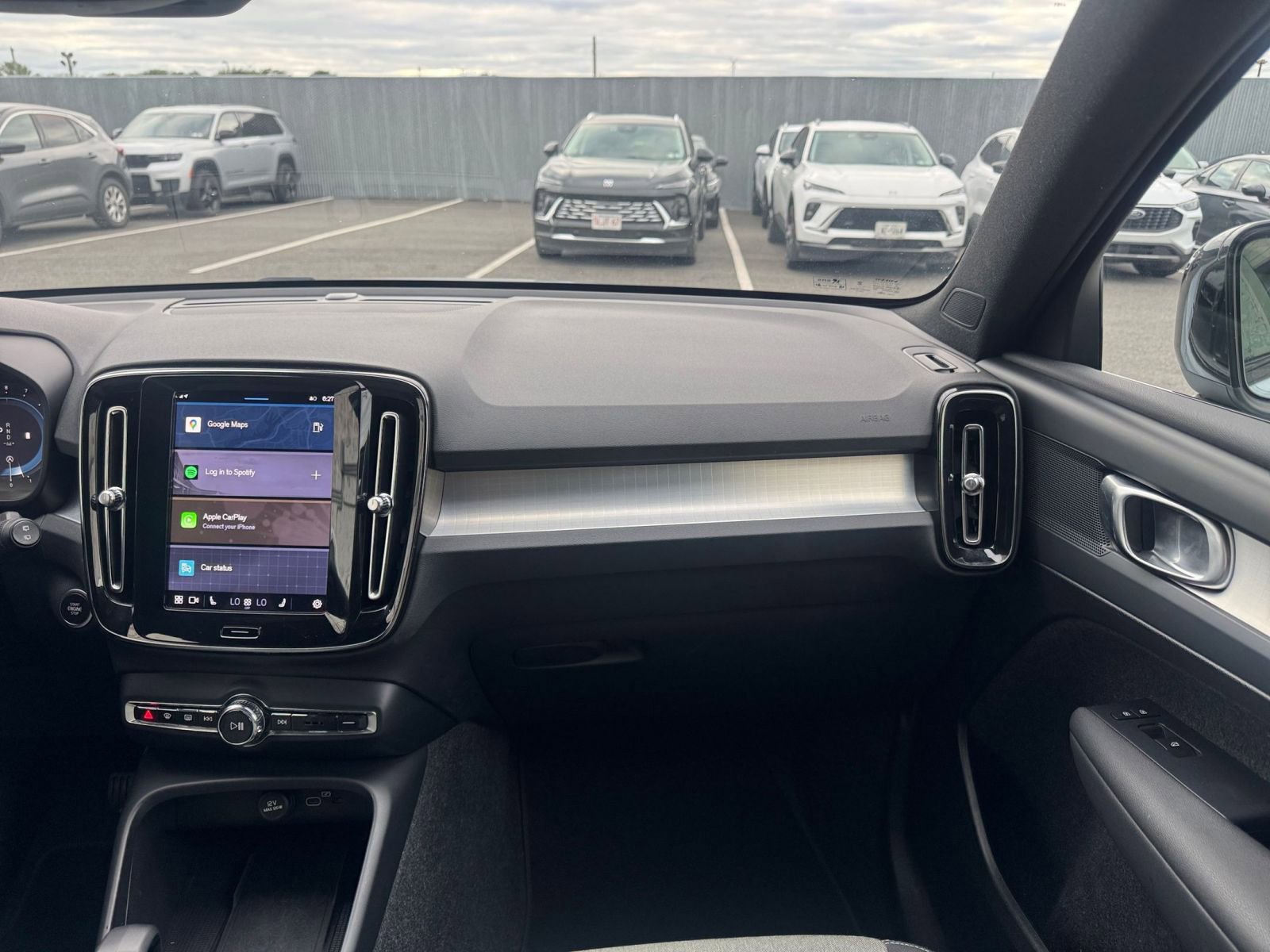 Thumbnail: 2024 Volvo XC40 - 35