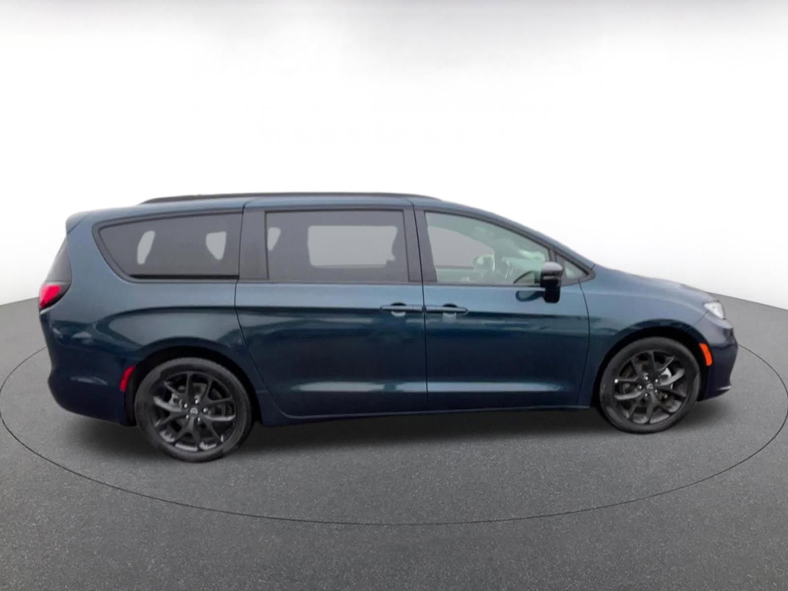 Thumbnail: 2025 Chrysler Pacifica - 16