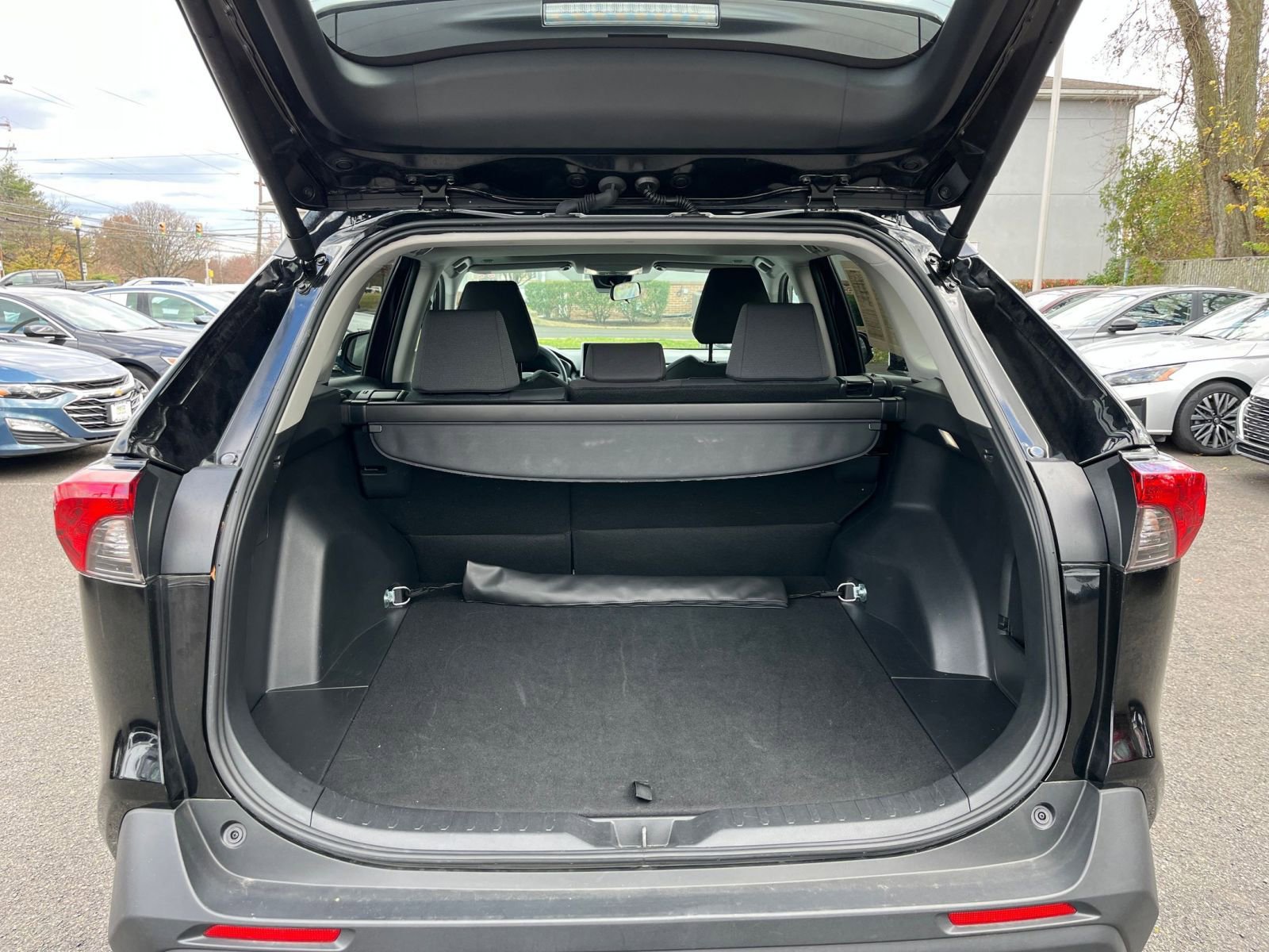 Thumbnail: 2025 Toyota RAV4 - 31