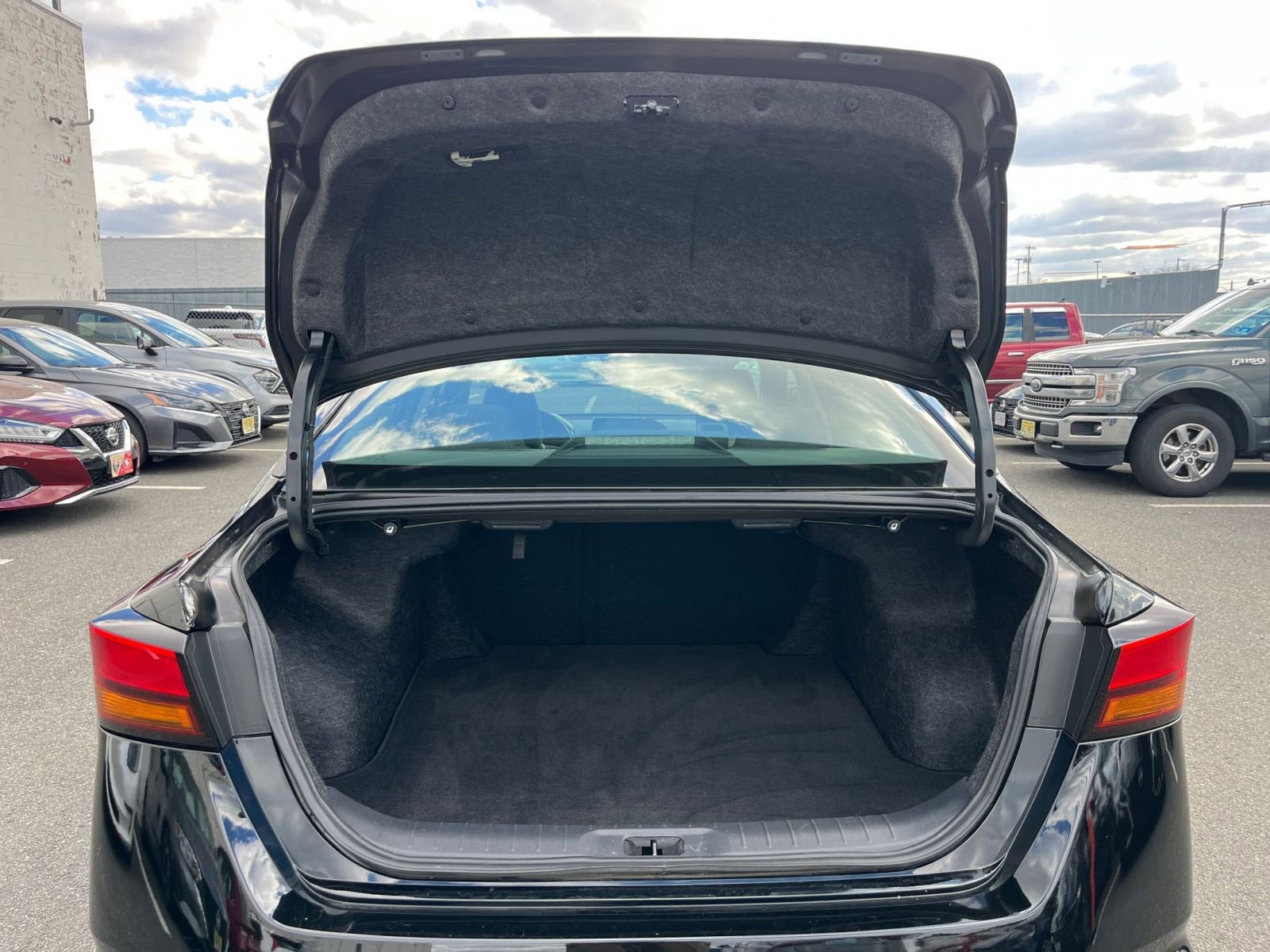 Thumbnail: 2025 Nissan Altima - 32