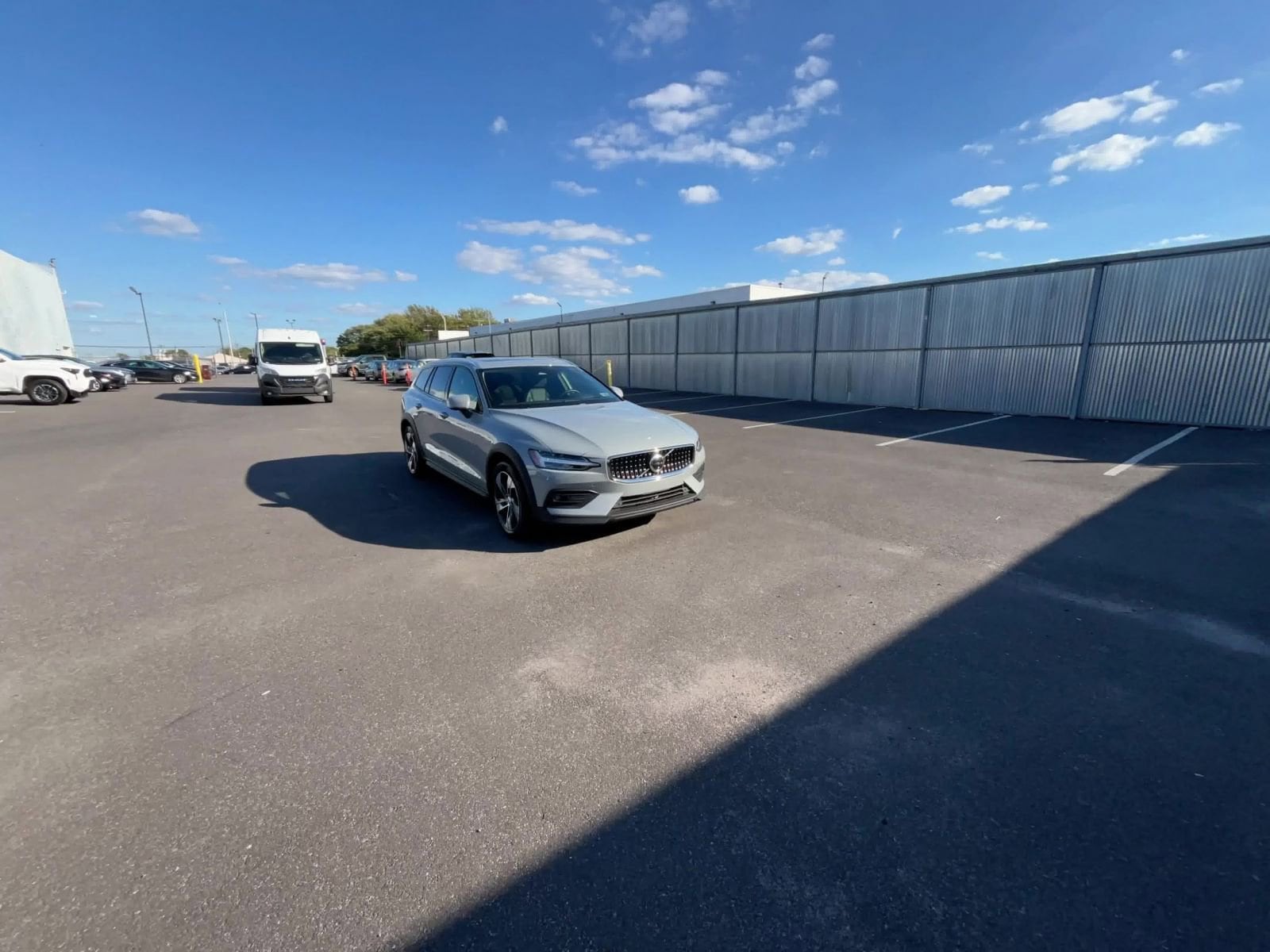 Thumbnail: 2025 Volvo S60 - 16