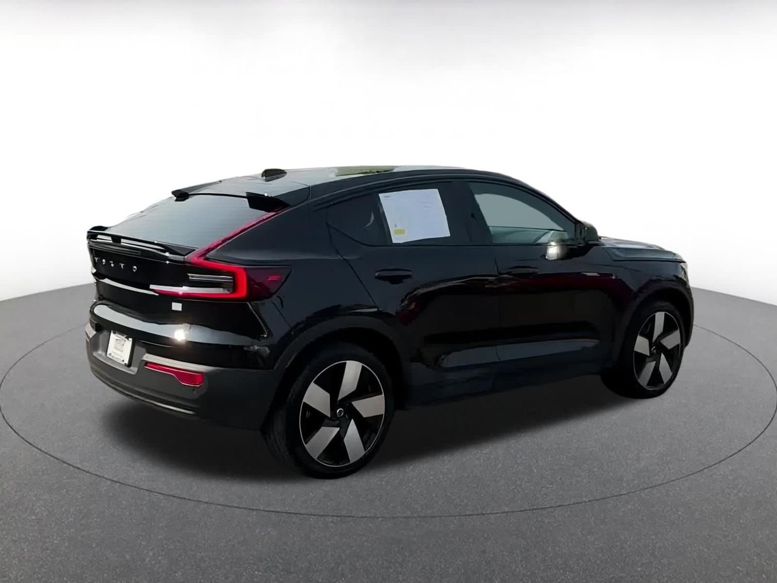 Thumbnail: 2023 Volvo C40 - 16