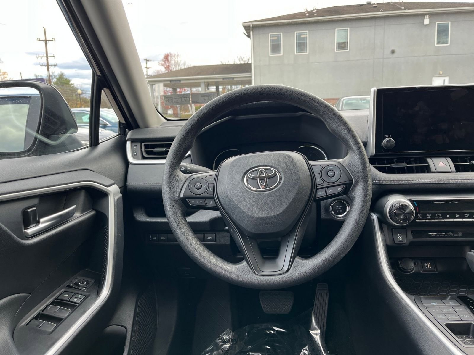 Thumbnail: 2025 Toyota RAV4 - 28