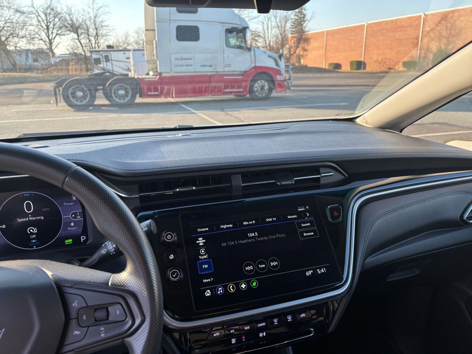2023 Chevrolet Bolt EV 1LT 18