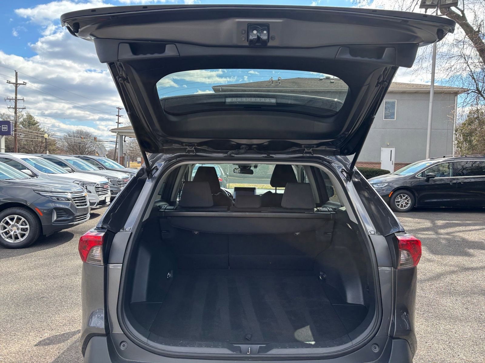 2024 Toyota RAV4 XLE 31