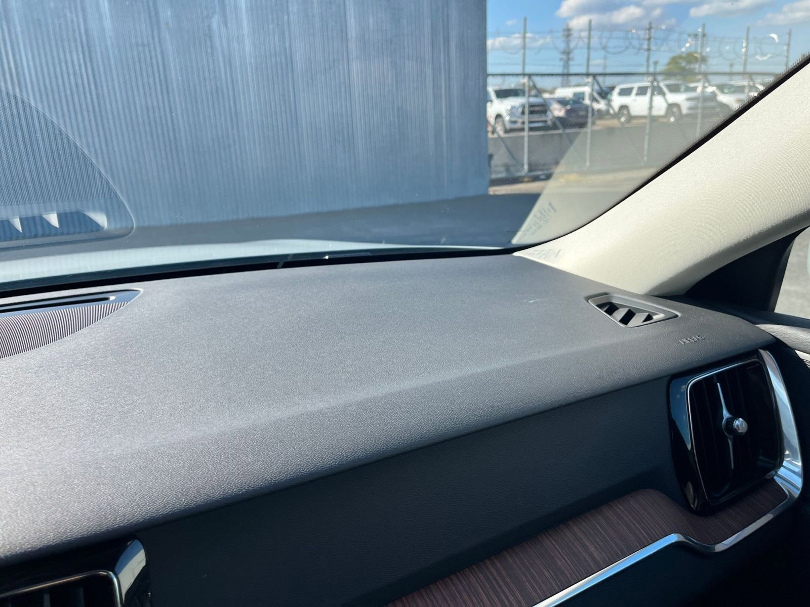 Thumbnail: 2025 Volvo S60 - 35