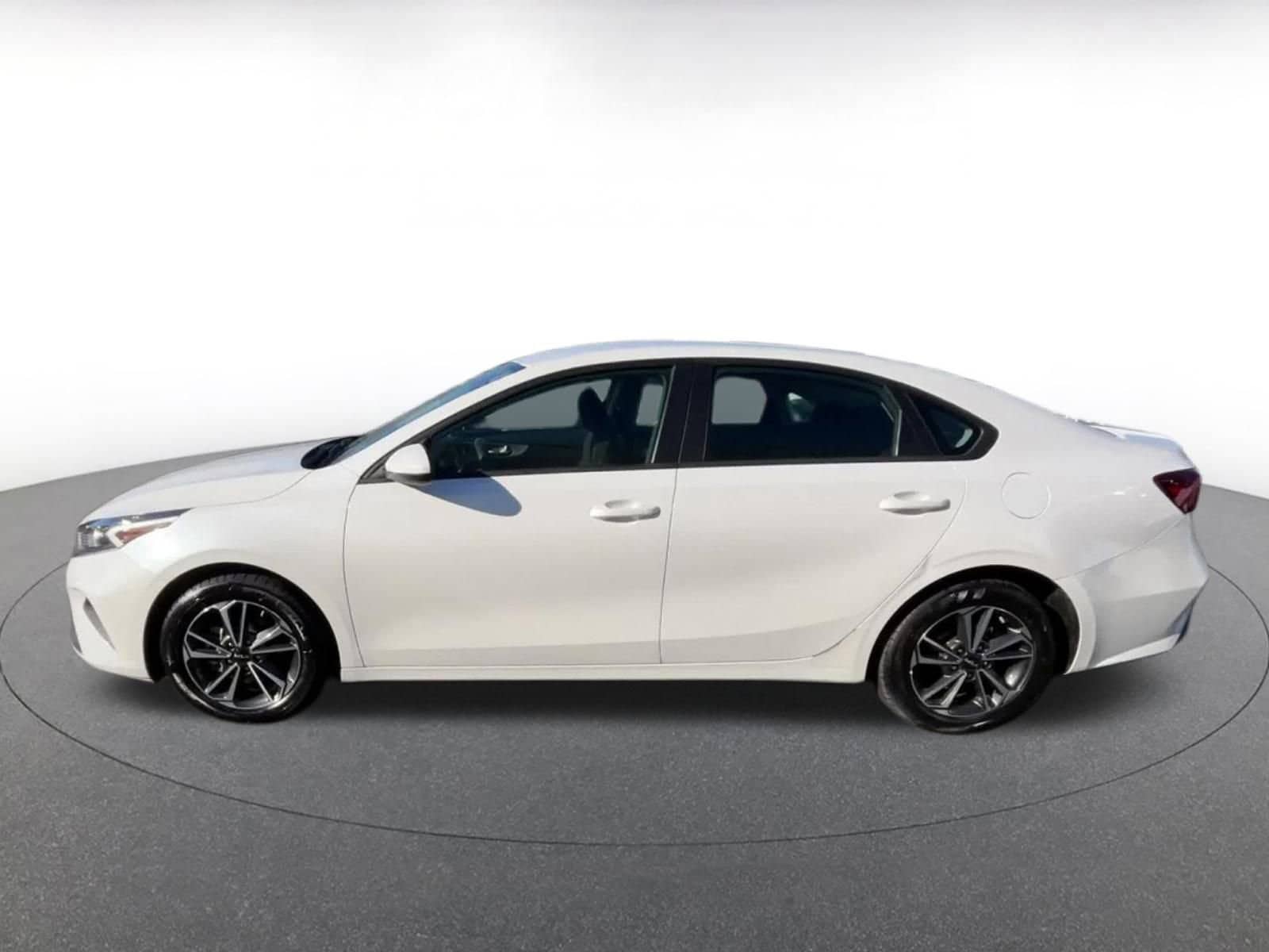 Thumbnail: 2024 Kia Forte - 9