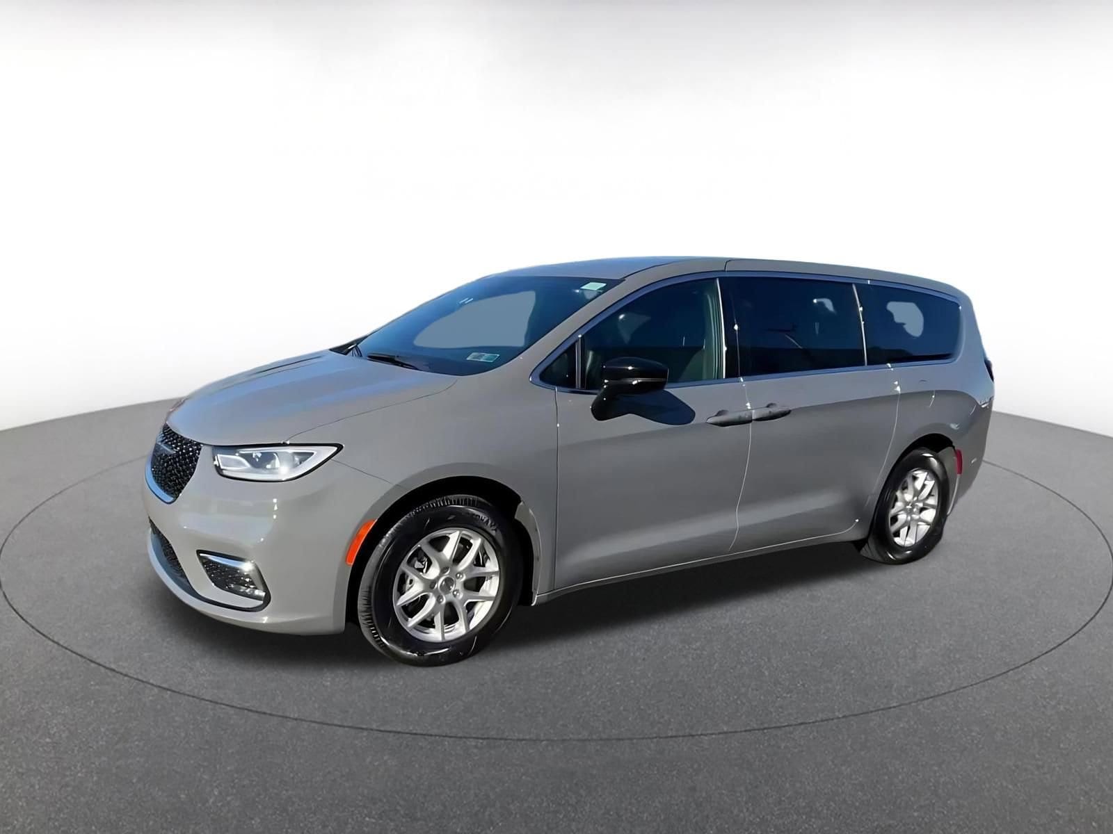 Thumbnail: 2025 Chrysler Pacifica - 8