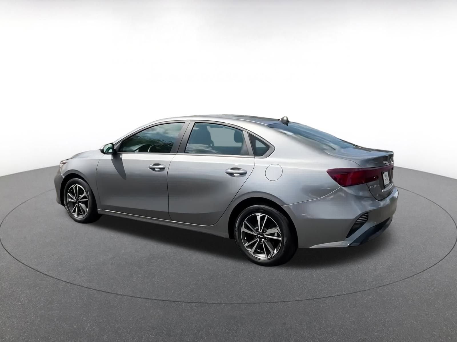 Thumbnail: 2024 Kia Forte - 8