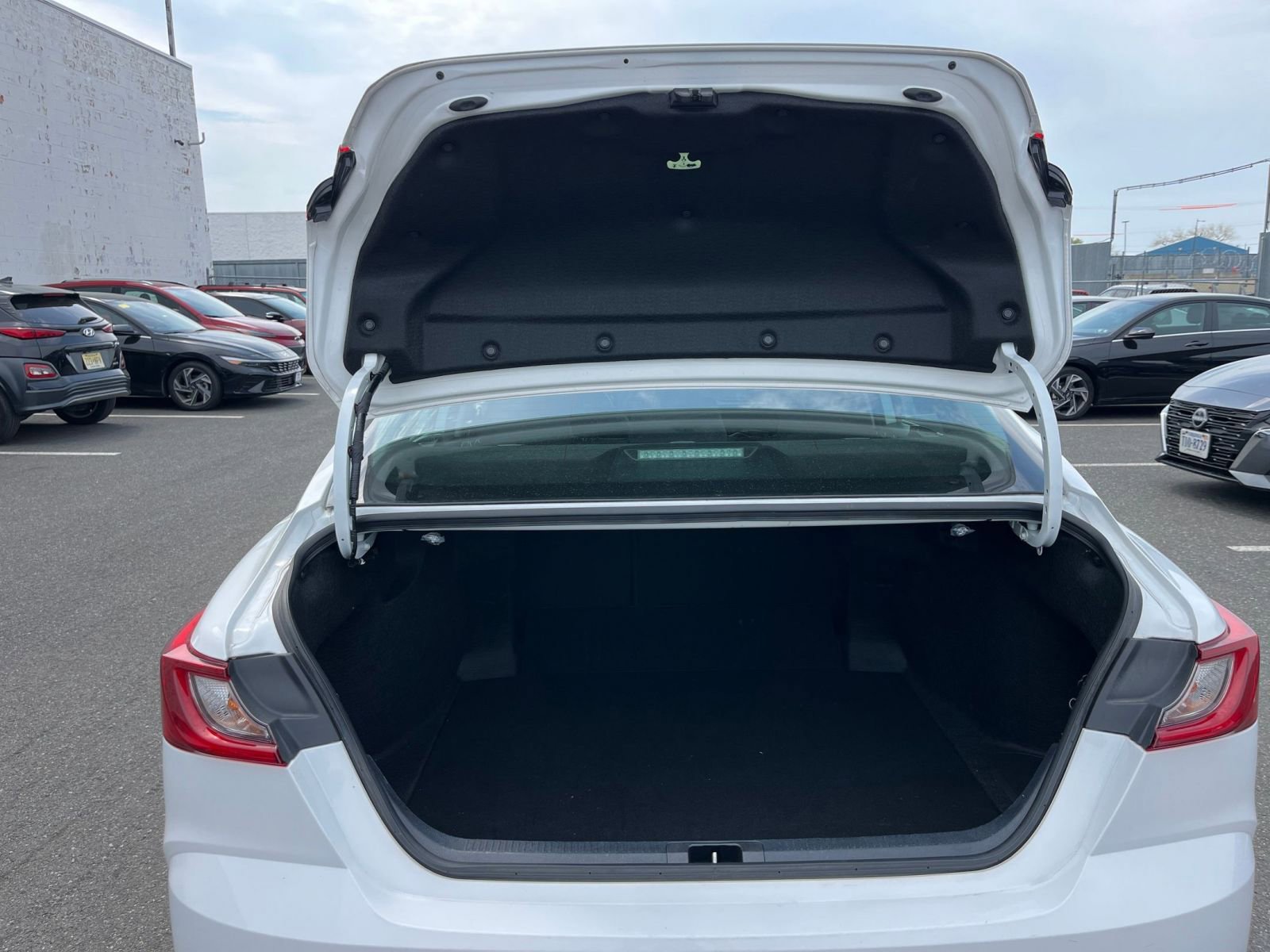 Thumbnail: 2025 Toyota Camry - 30