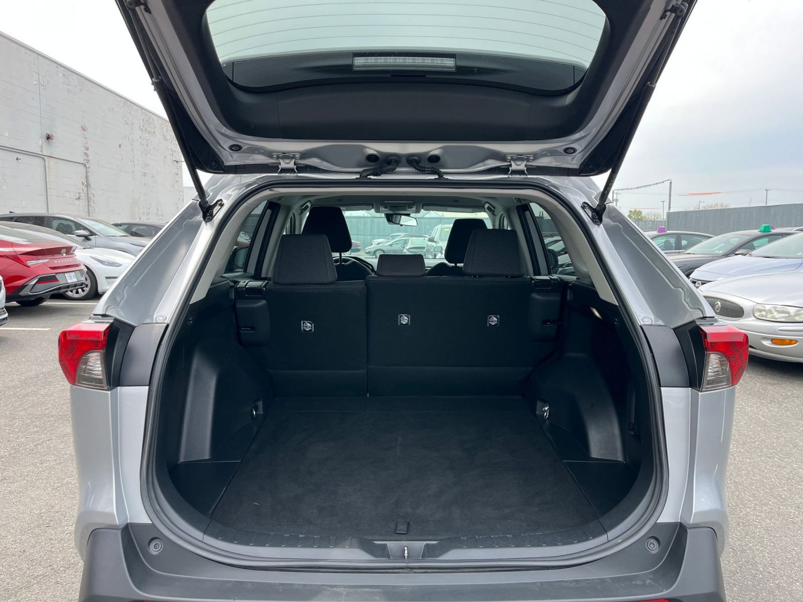 Thumbnail: 2025 Toyota RAV4 - 31