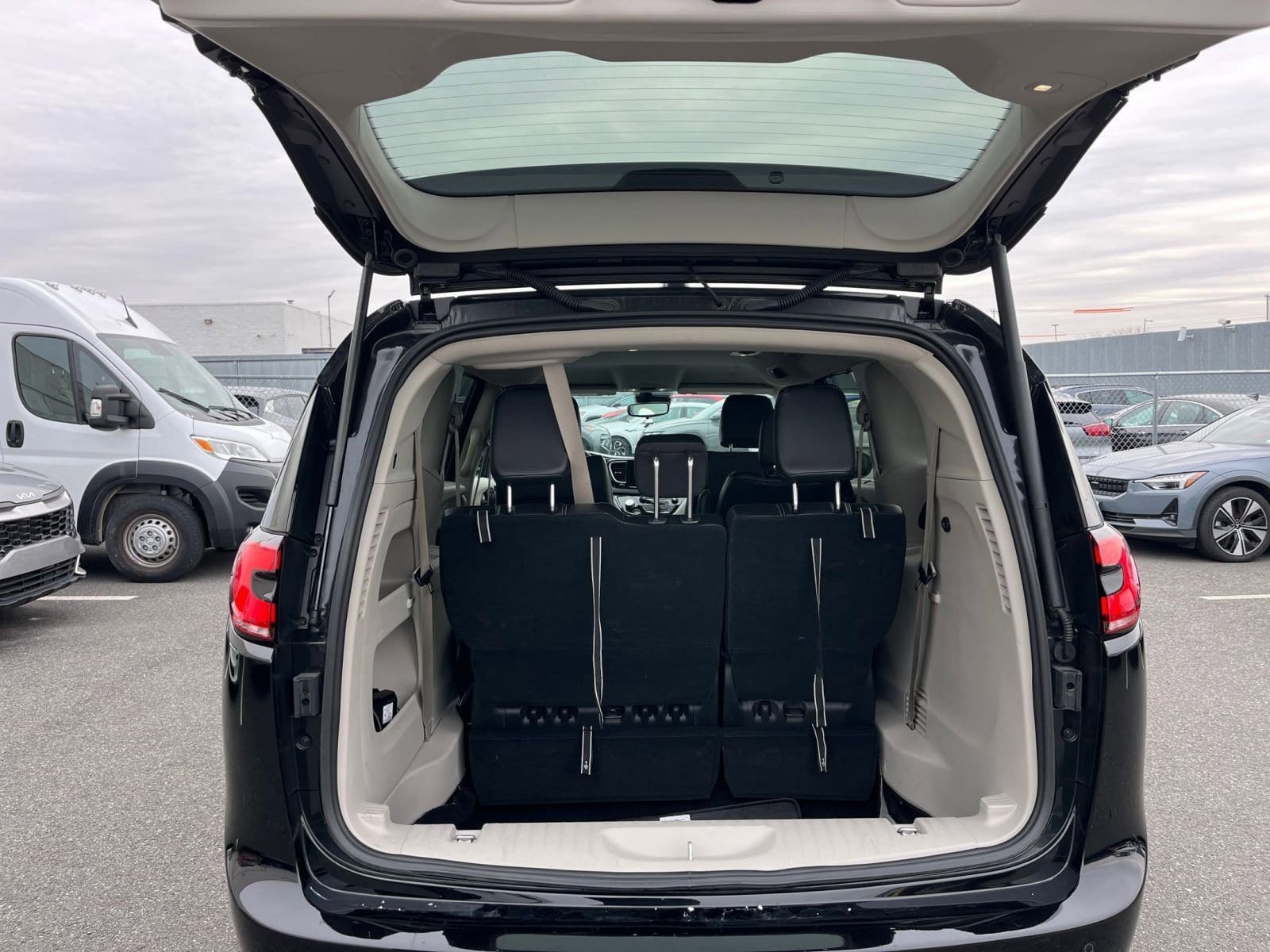 Thumbnail: 2024 Chrysler Pacifica - 31