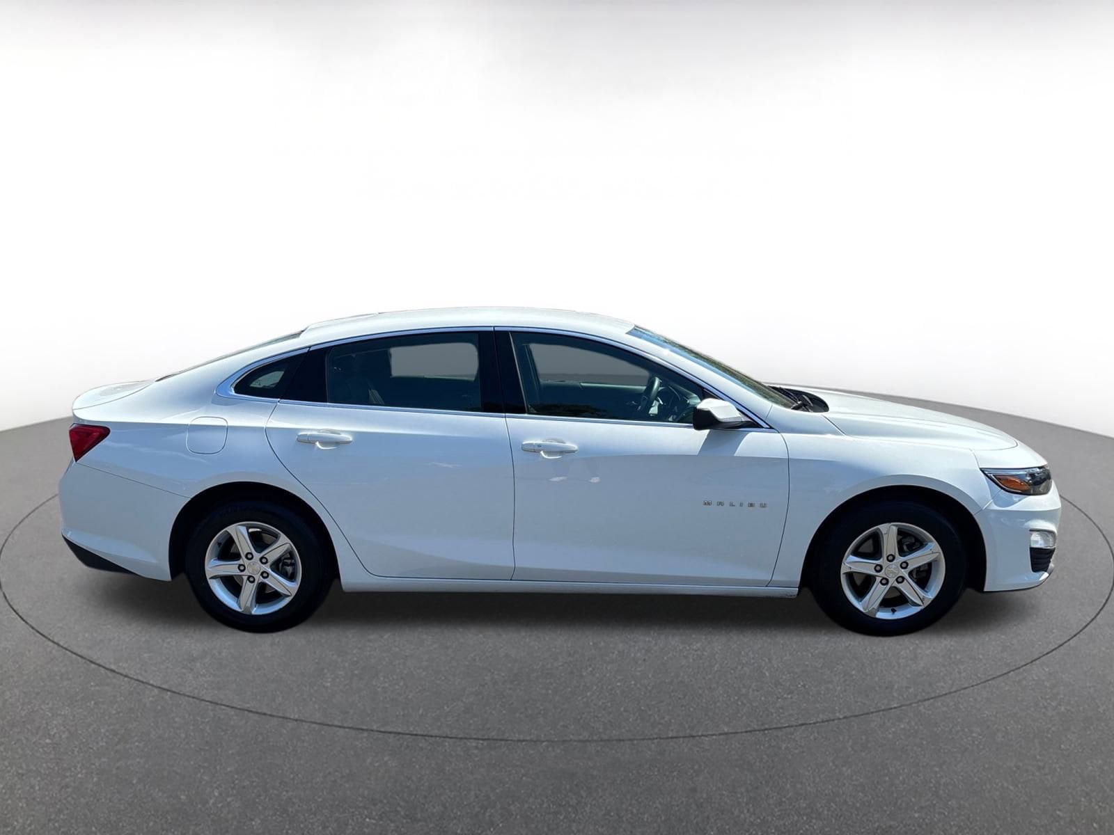 Thumbnail: 2023 Chevrolet Malibu - 8