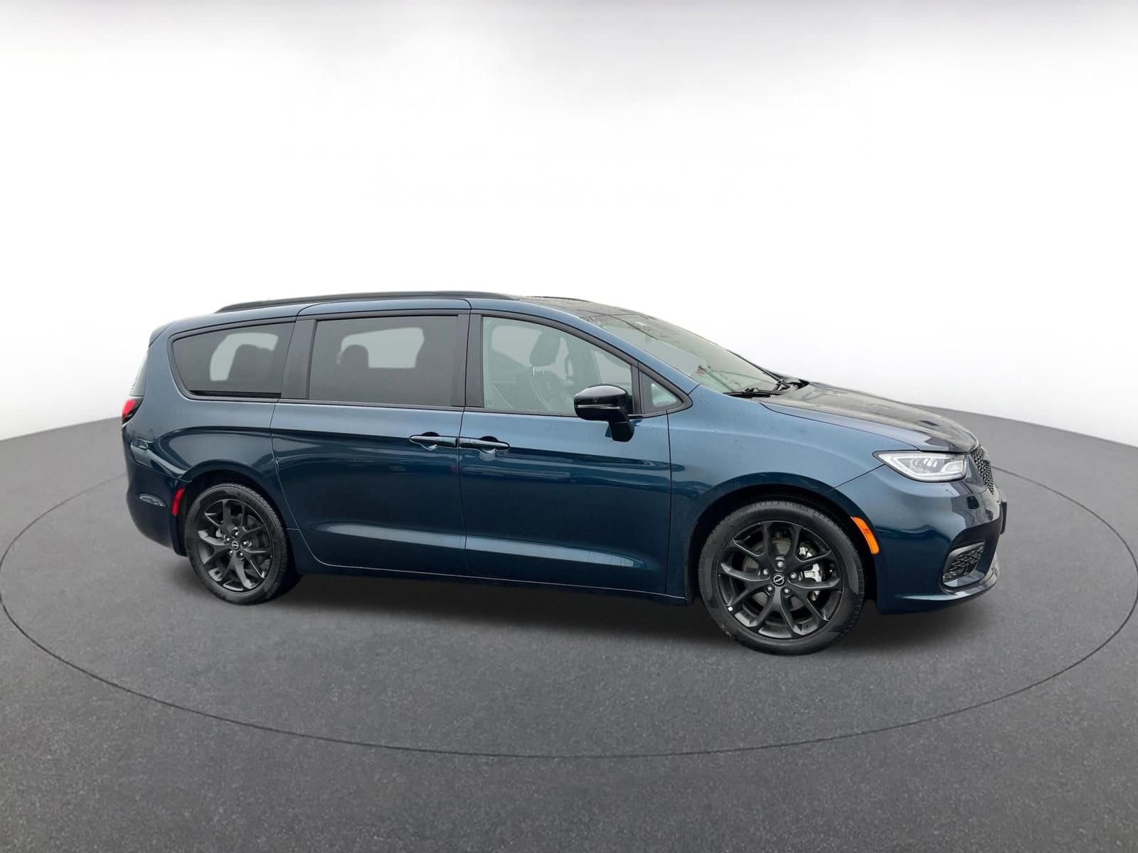 Thumbnail: 2025 Chrysler Pacifica - 1