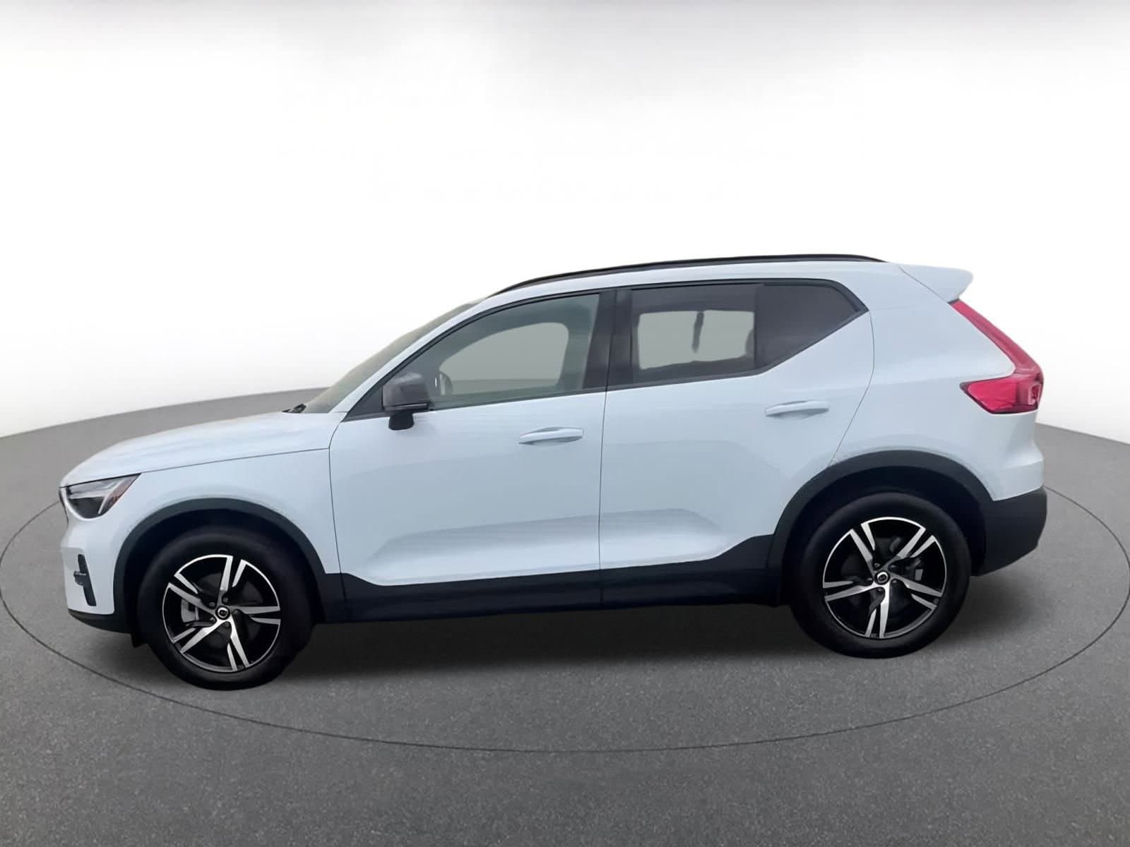 Thumbnail: 2024 Volvo XC40 - 12