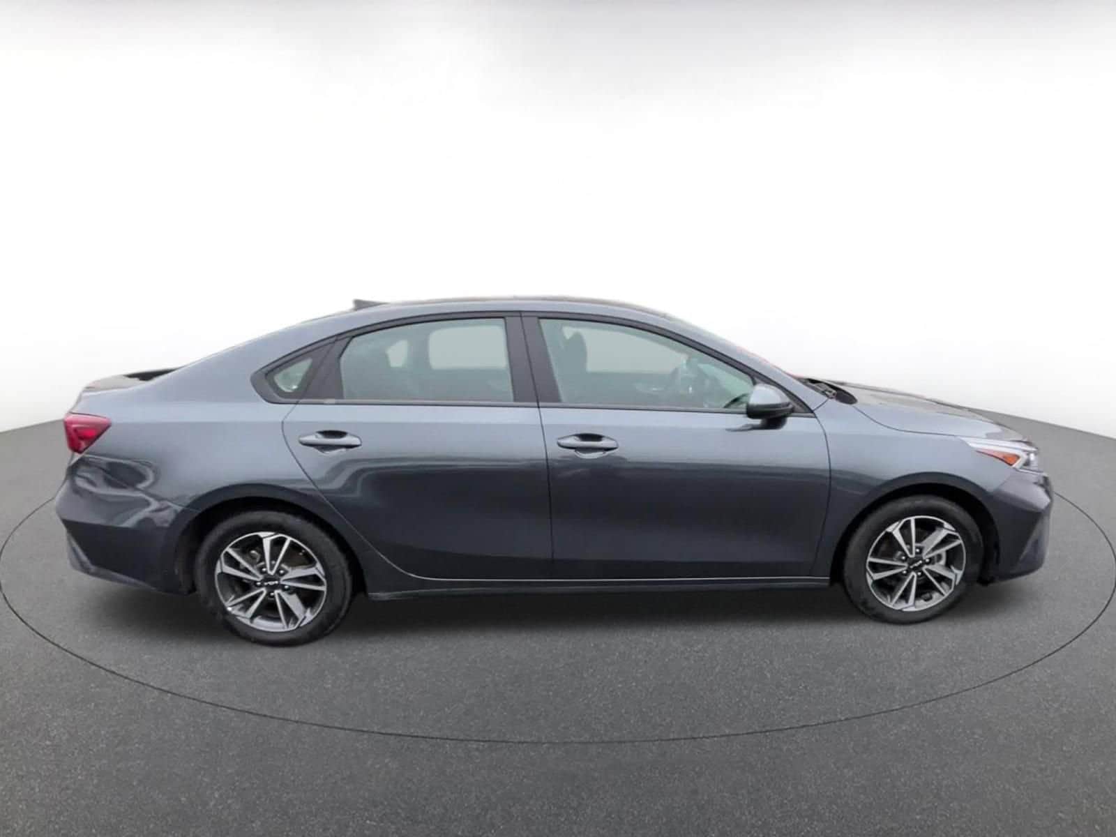 Thumbnail: 2024 Kia Forte - 16