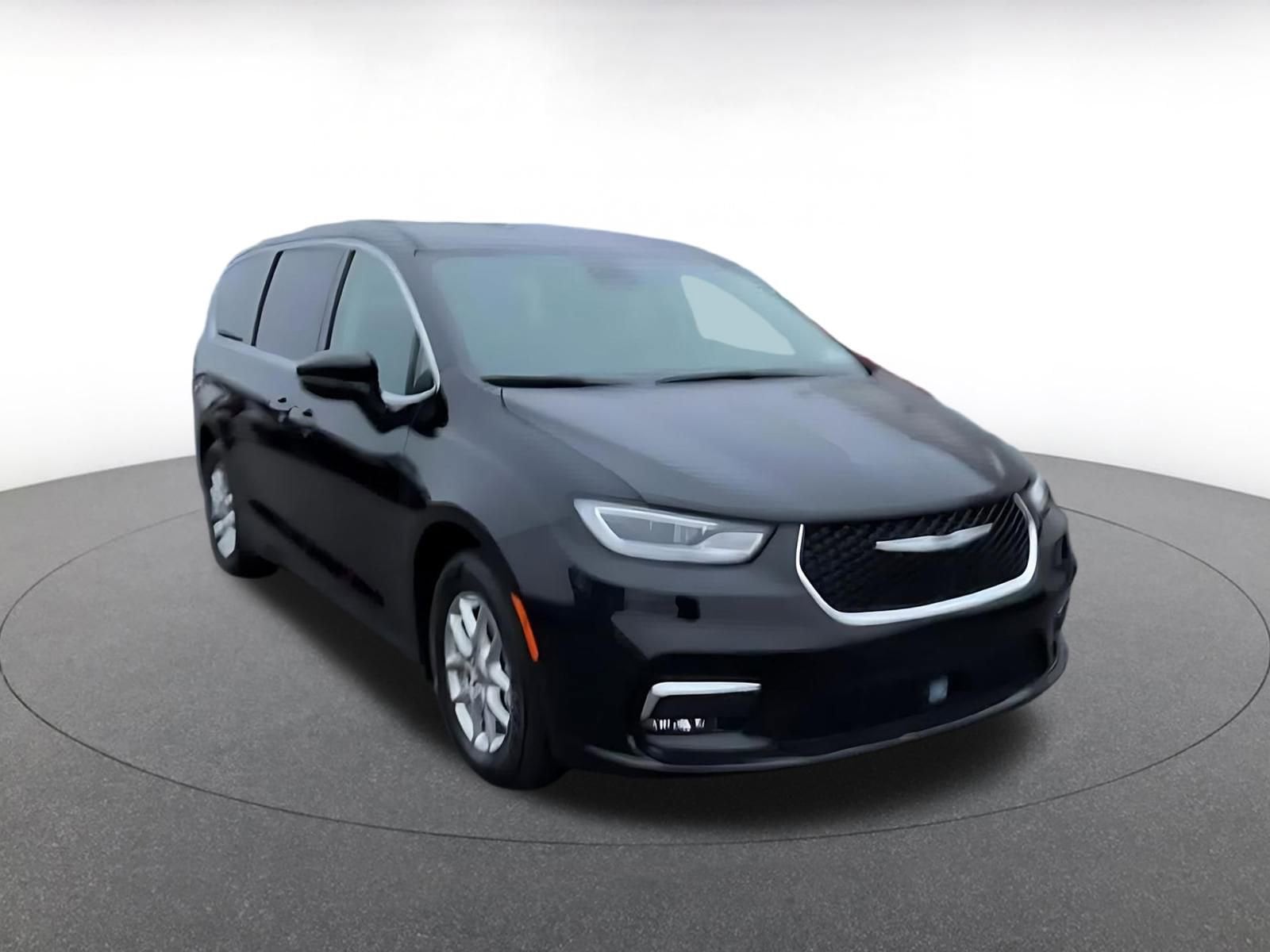 Thumbnail: 2024 Chrysler Pacifica - 3