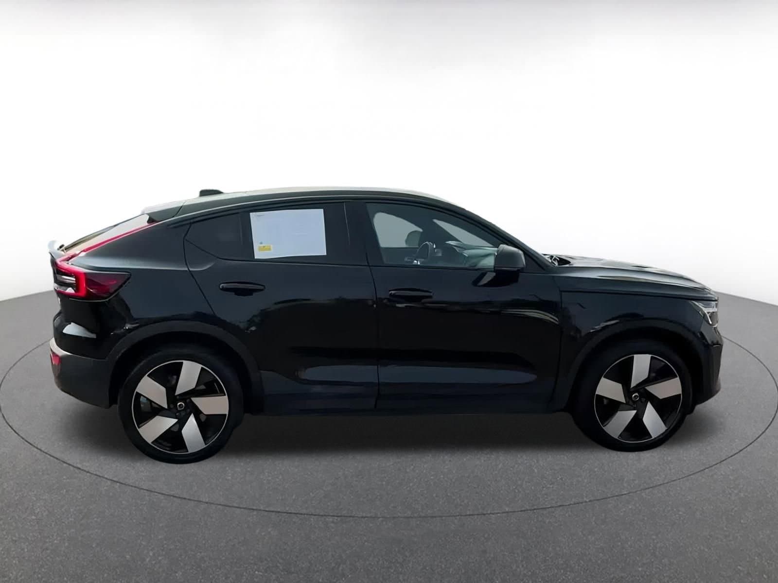 Thumbnail: 2023 Volvo C40 - 17