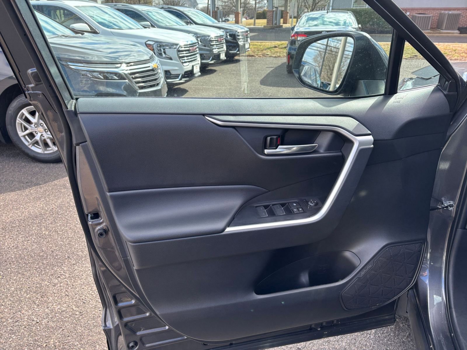 2024 Toyota RAV4 XLE 20