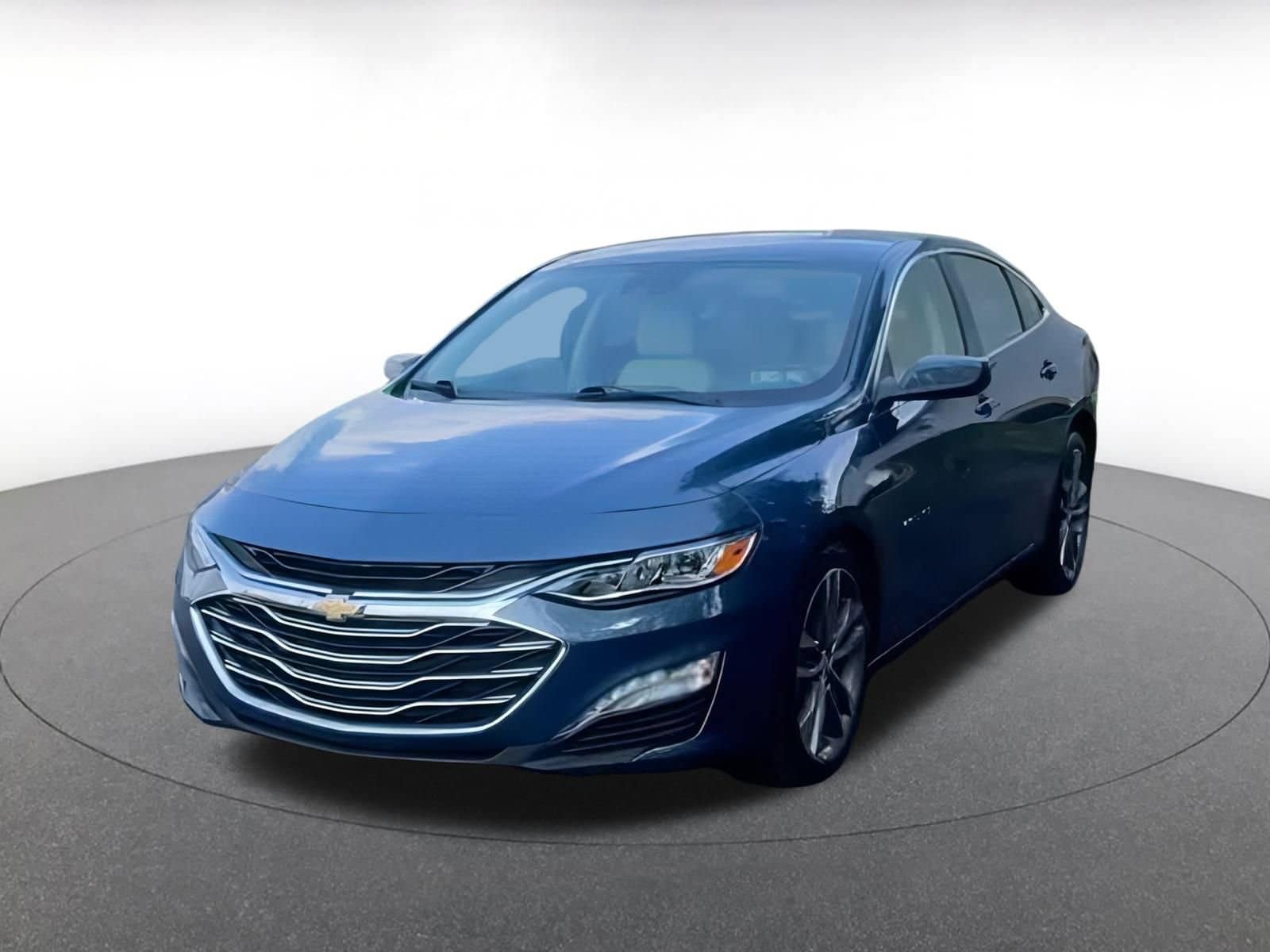 Thumbnail: 2024 Chevrolet Malibu - 4