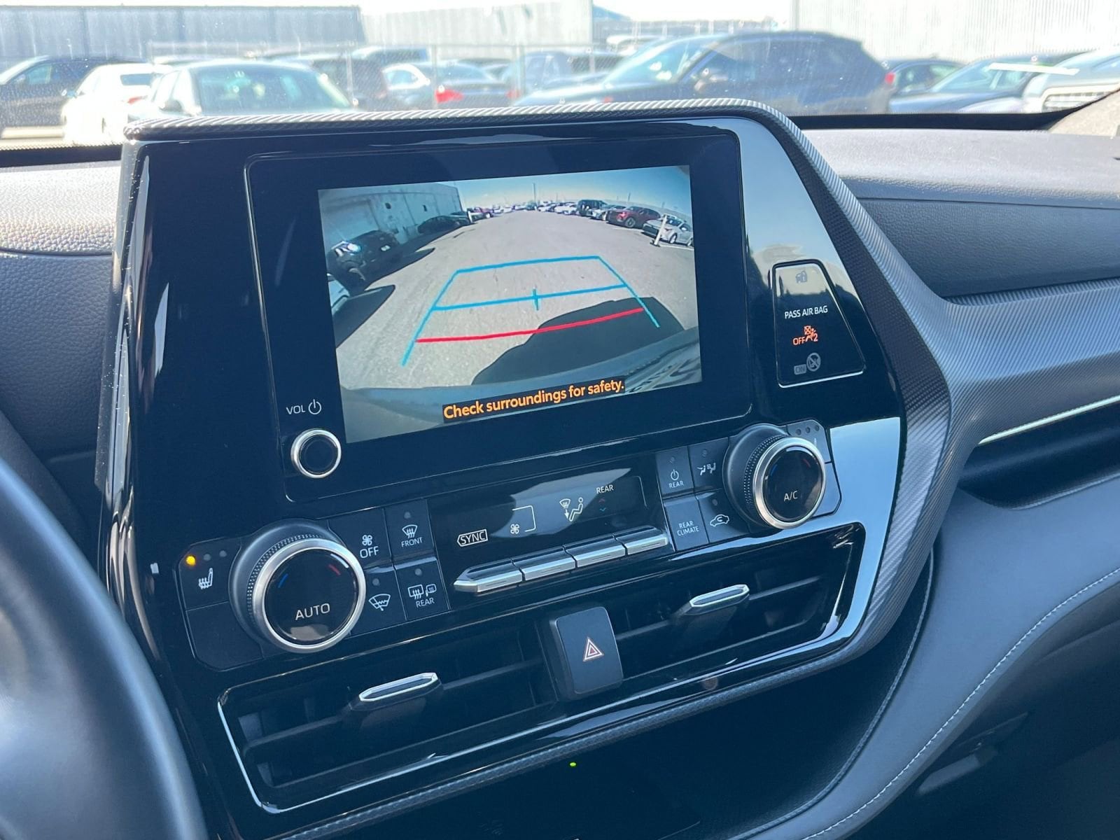 Thumbnail: 2024 Toyota Highlander - 20