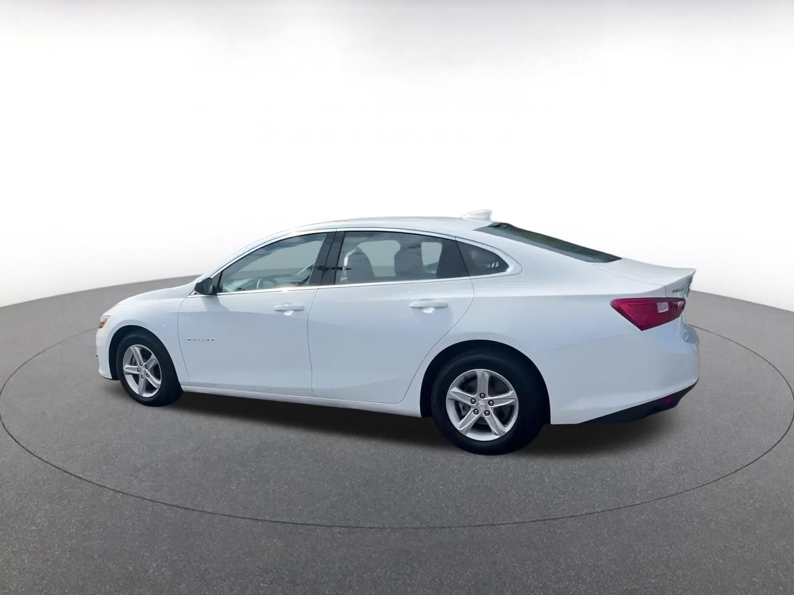 Thumbnail: 2024 Chevrolet Malibu - 8
