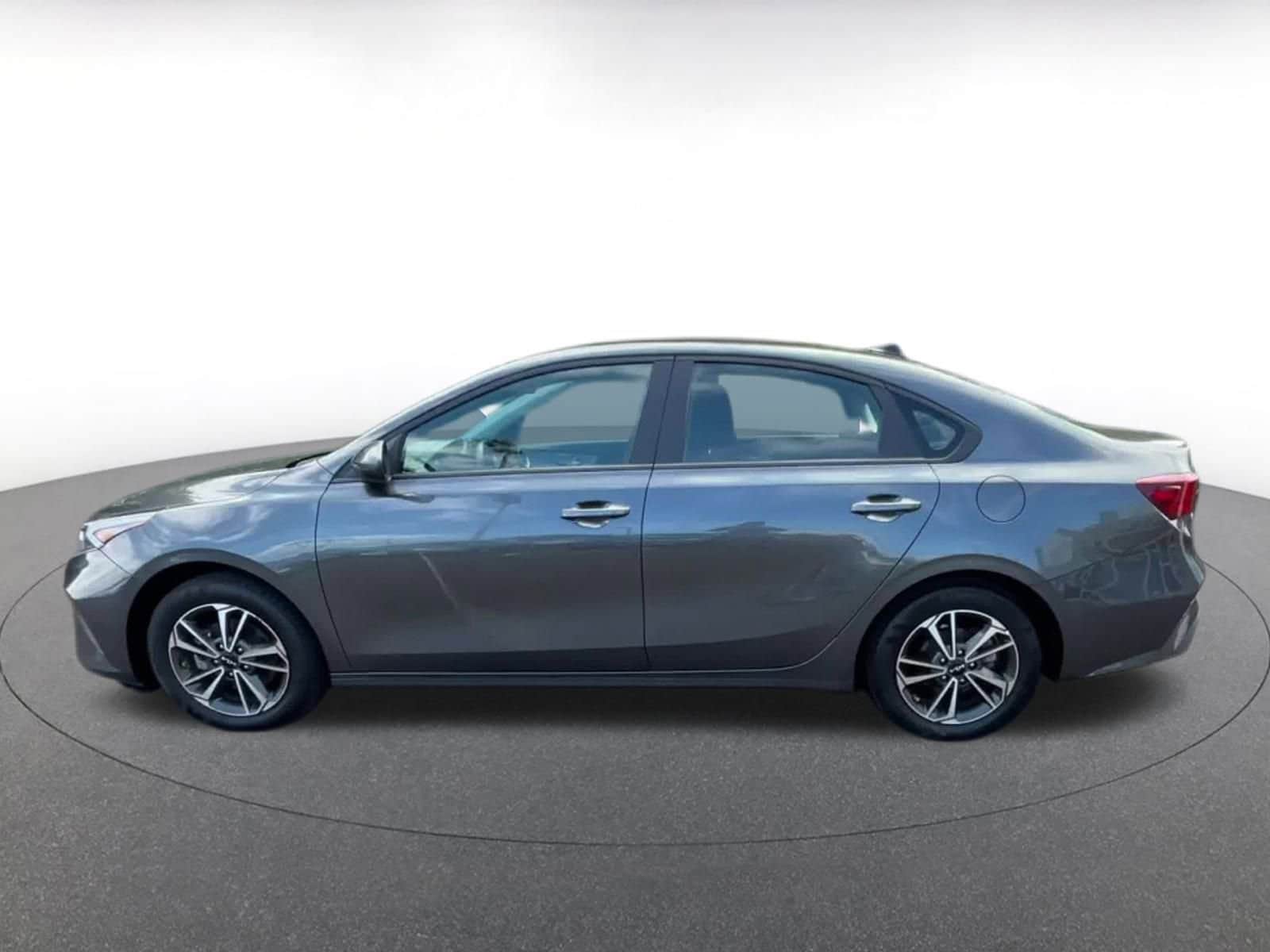 Thumbnail: 2024 Kia Forte - 7