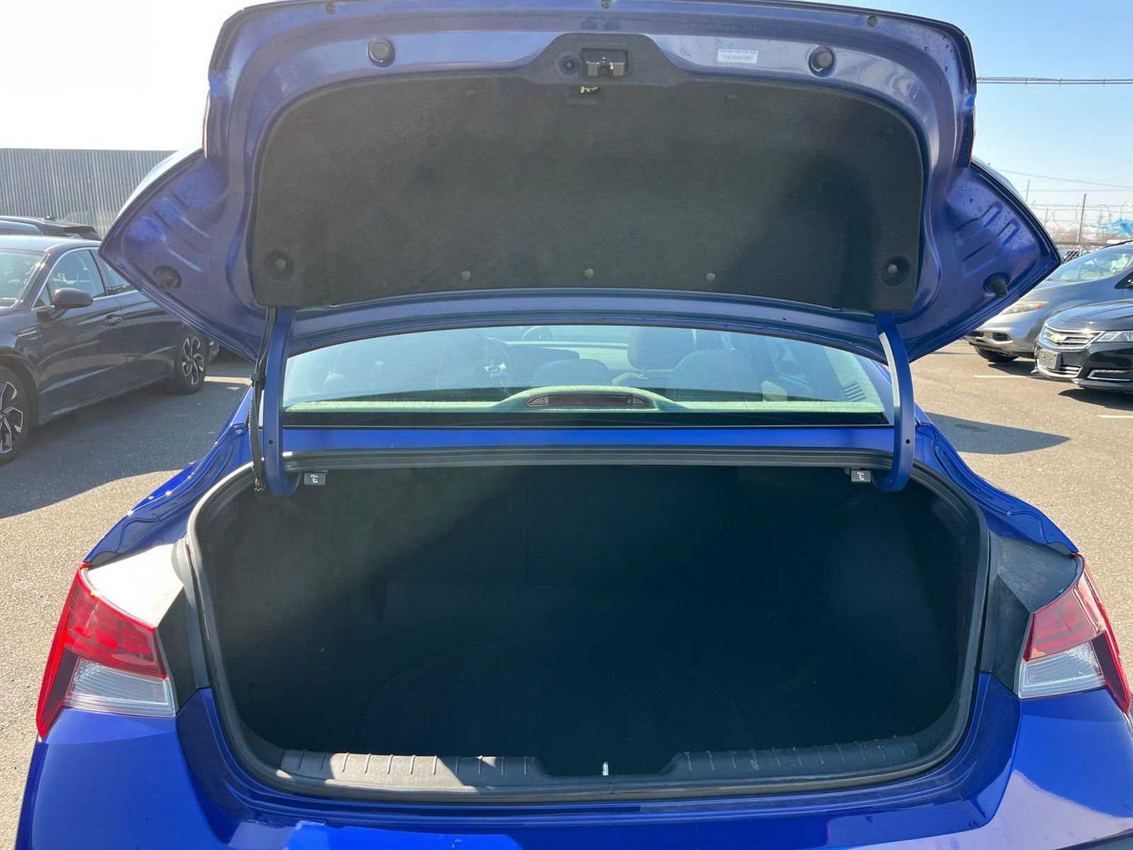 Thumbnail: 2025 Hyundai Elantra - 32