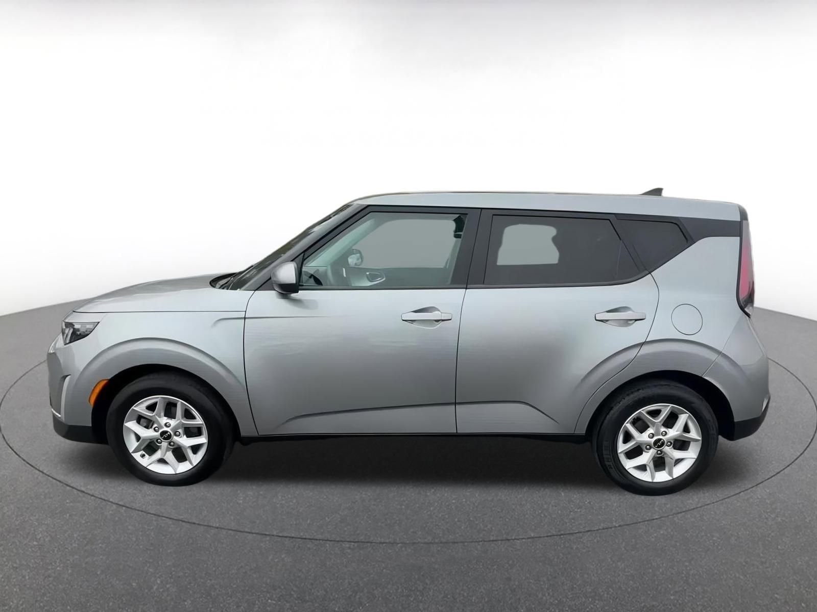 2023 Kia Soul LX 8